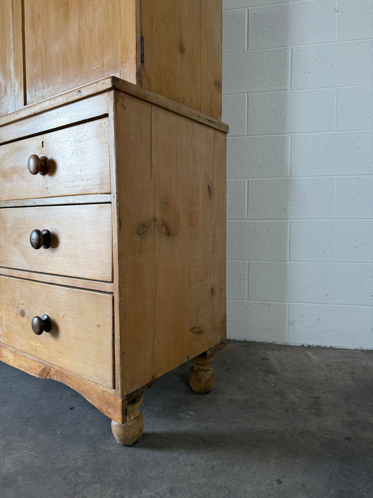 Victorian pine linen press - House on Horizon