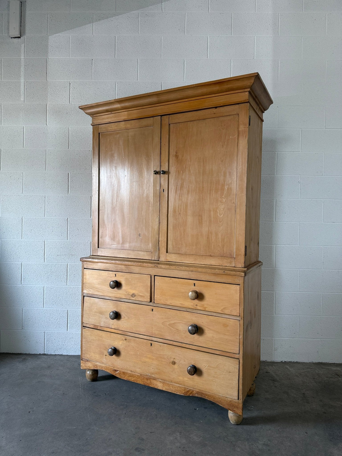 Victorian pine linen press - House on Horizon