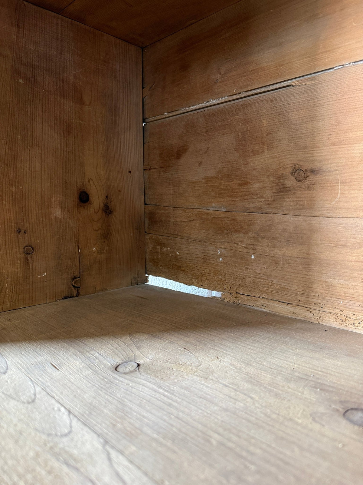 Victorian pine linen press - House on Horizon