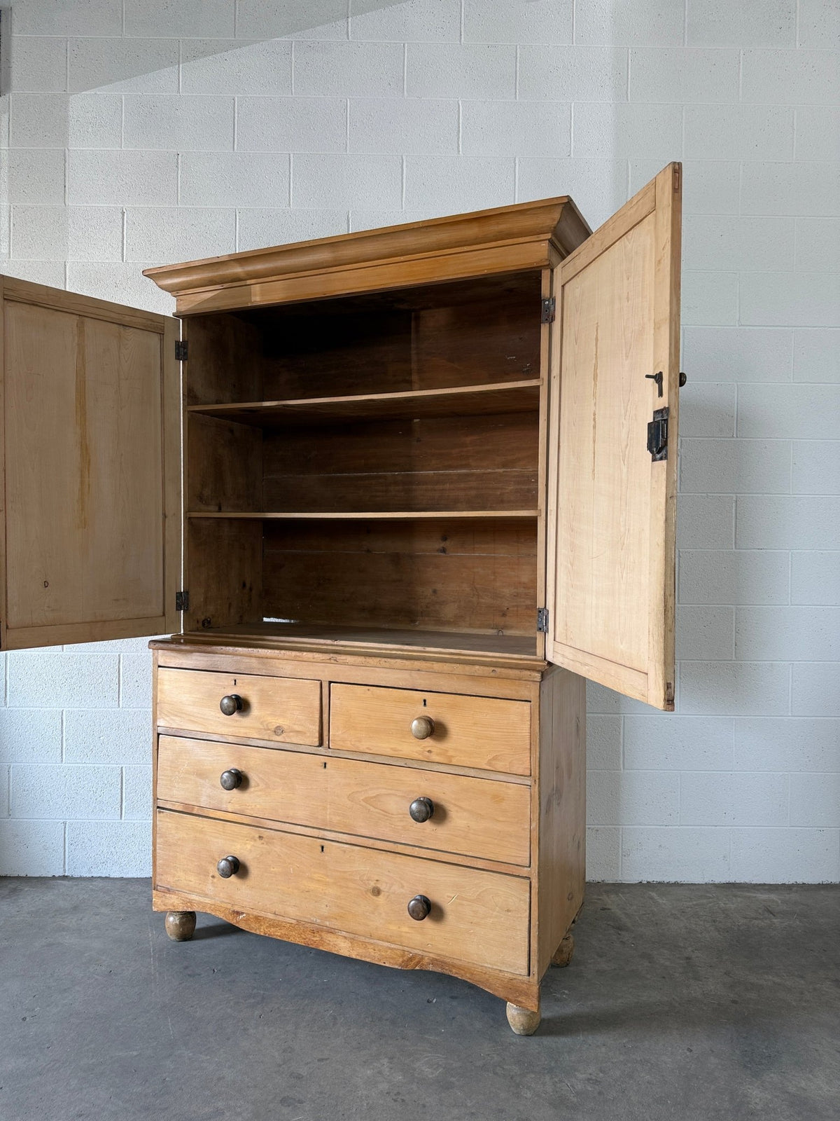 Victorian pine linen press - House on Horizon
