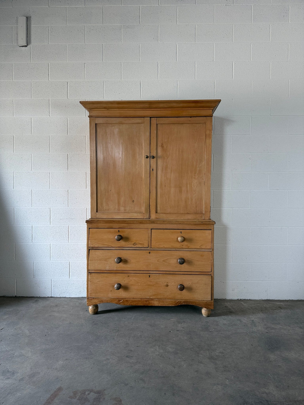 Victorian pine linen press - House on Horizon