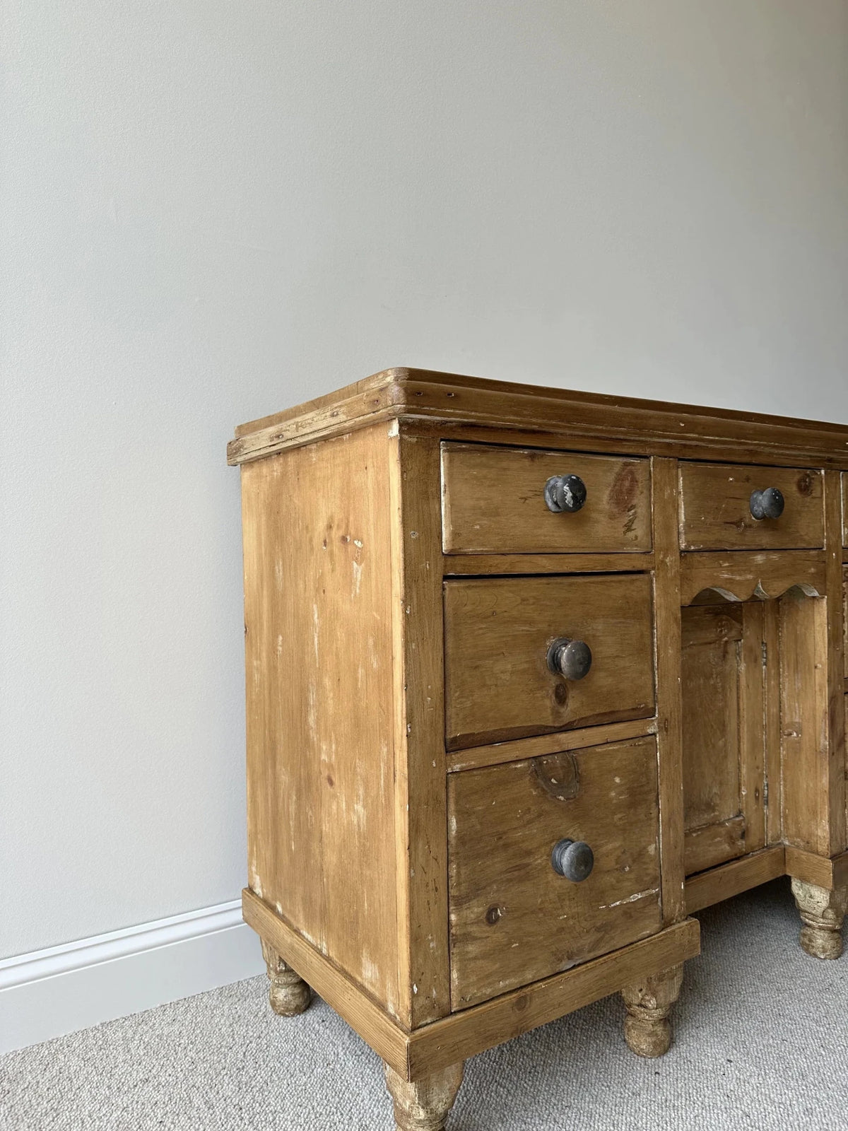 Victorian pine sideboard - House on Horizon