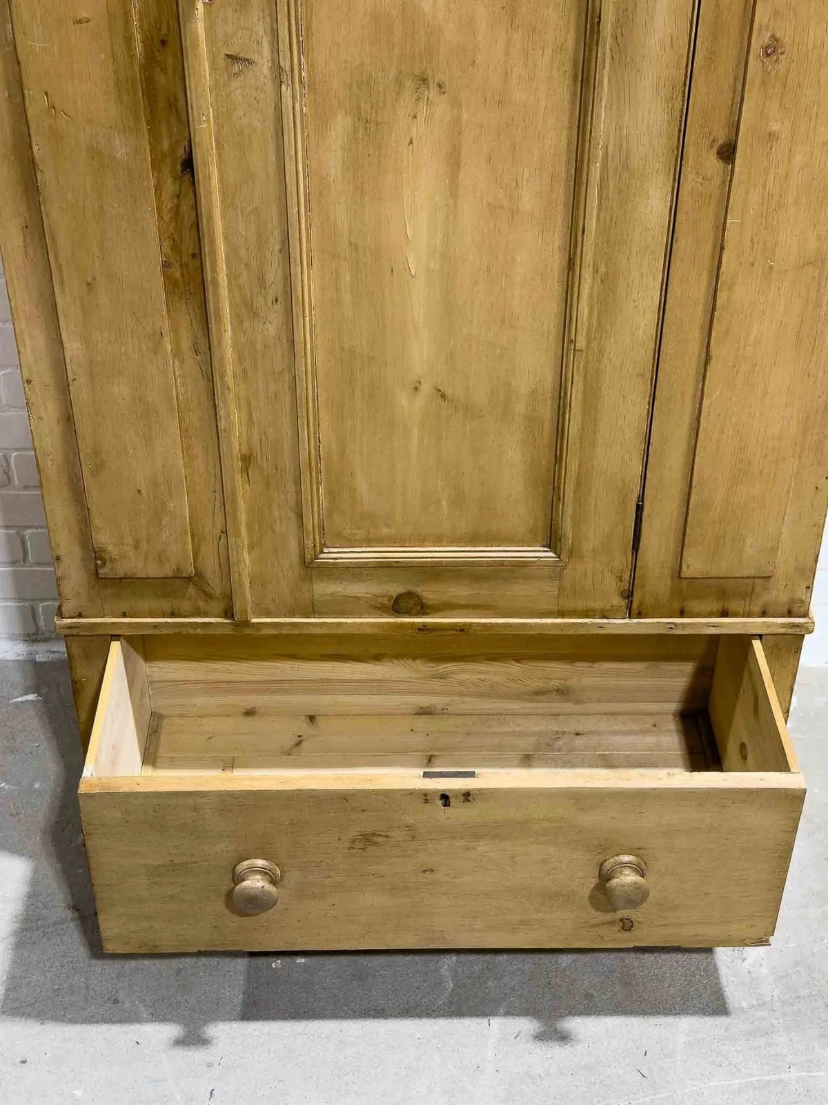 Victorian pine wardrobe with a drawer - House on Horizon