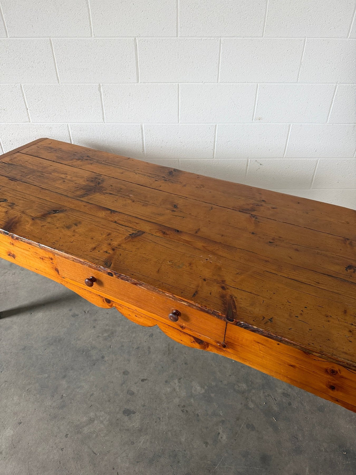 Vintage Pine Dining Table with Scallop - House on Horizon