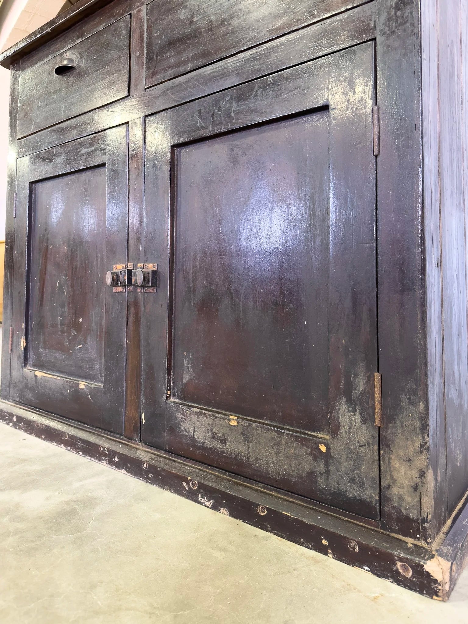 Scumbled pine hutch with wavy glass