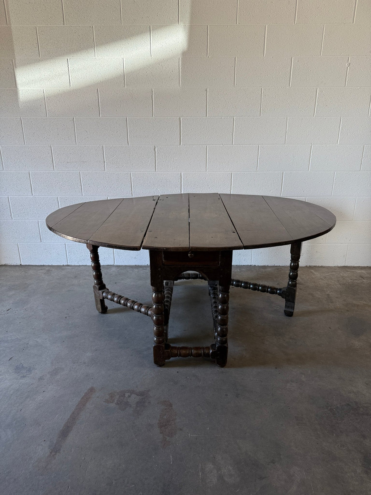 18th century English oak gate-leg table - House on Horizon