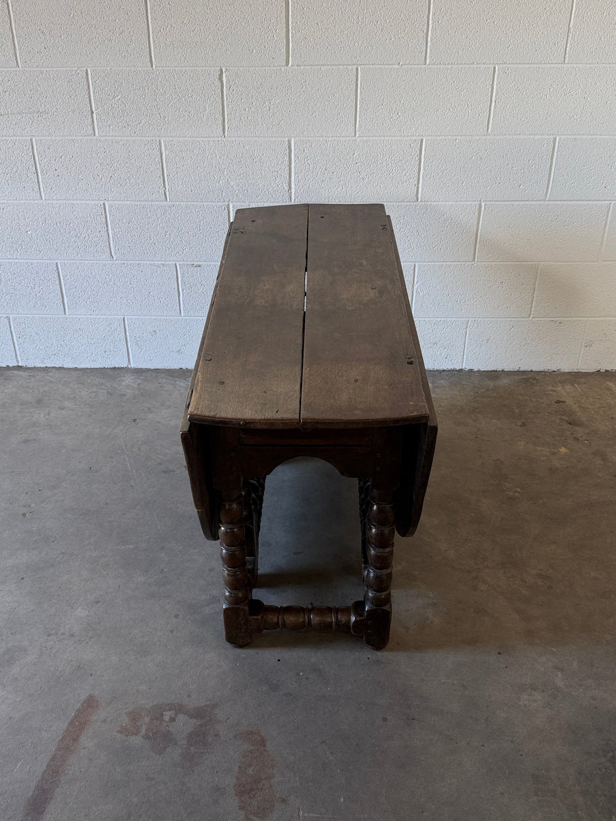 18th century English oak gate-leg table - House on Horizon