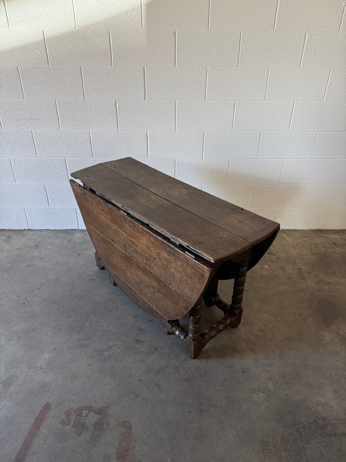 18th century English oak gate-leg table - House on Horizon