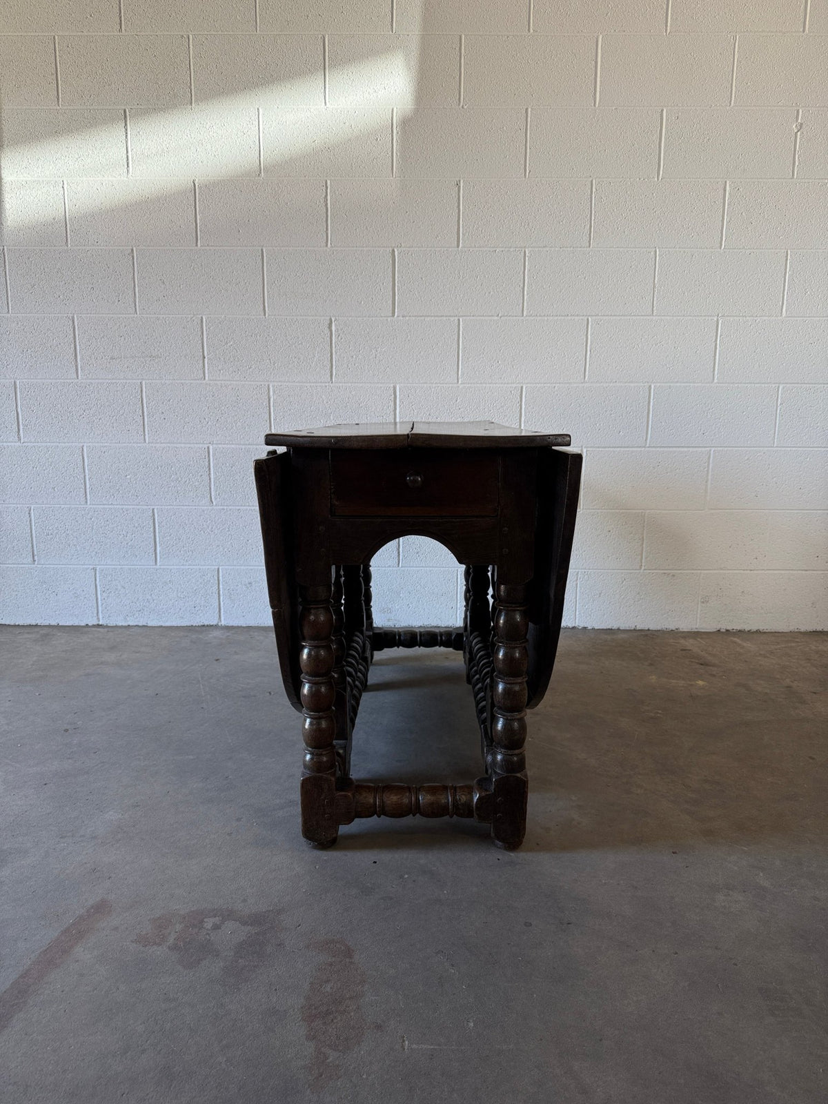 18th century English oak gate-leg table - House on Horizon