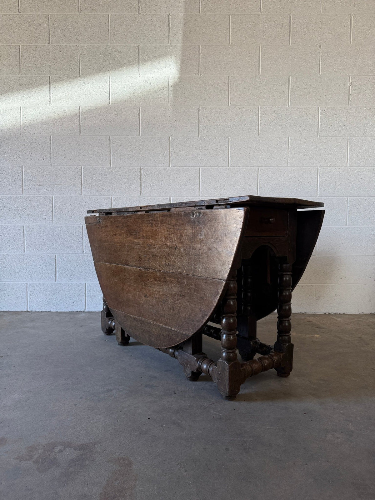 18th century English oak gate-leg table - House on Horizon