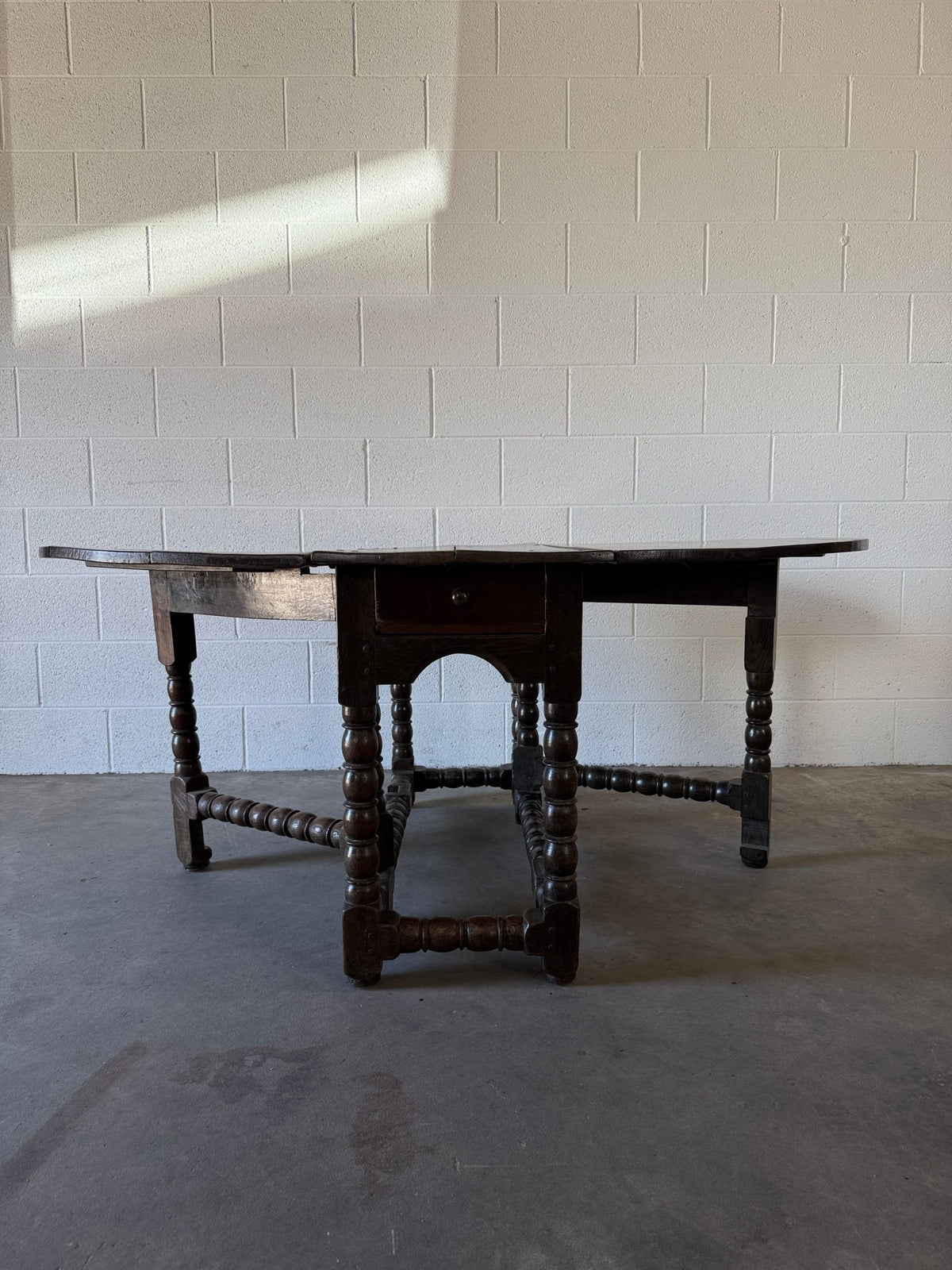 18th century English oak gate-leg table - House on Horizon