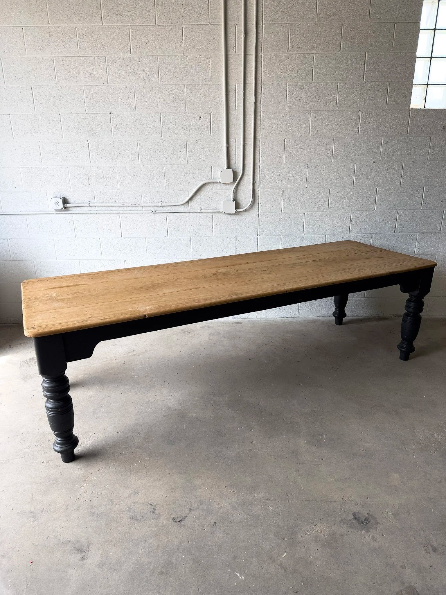 Incredible English antique countryhouse table
