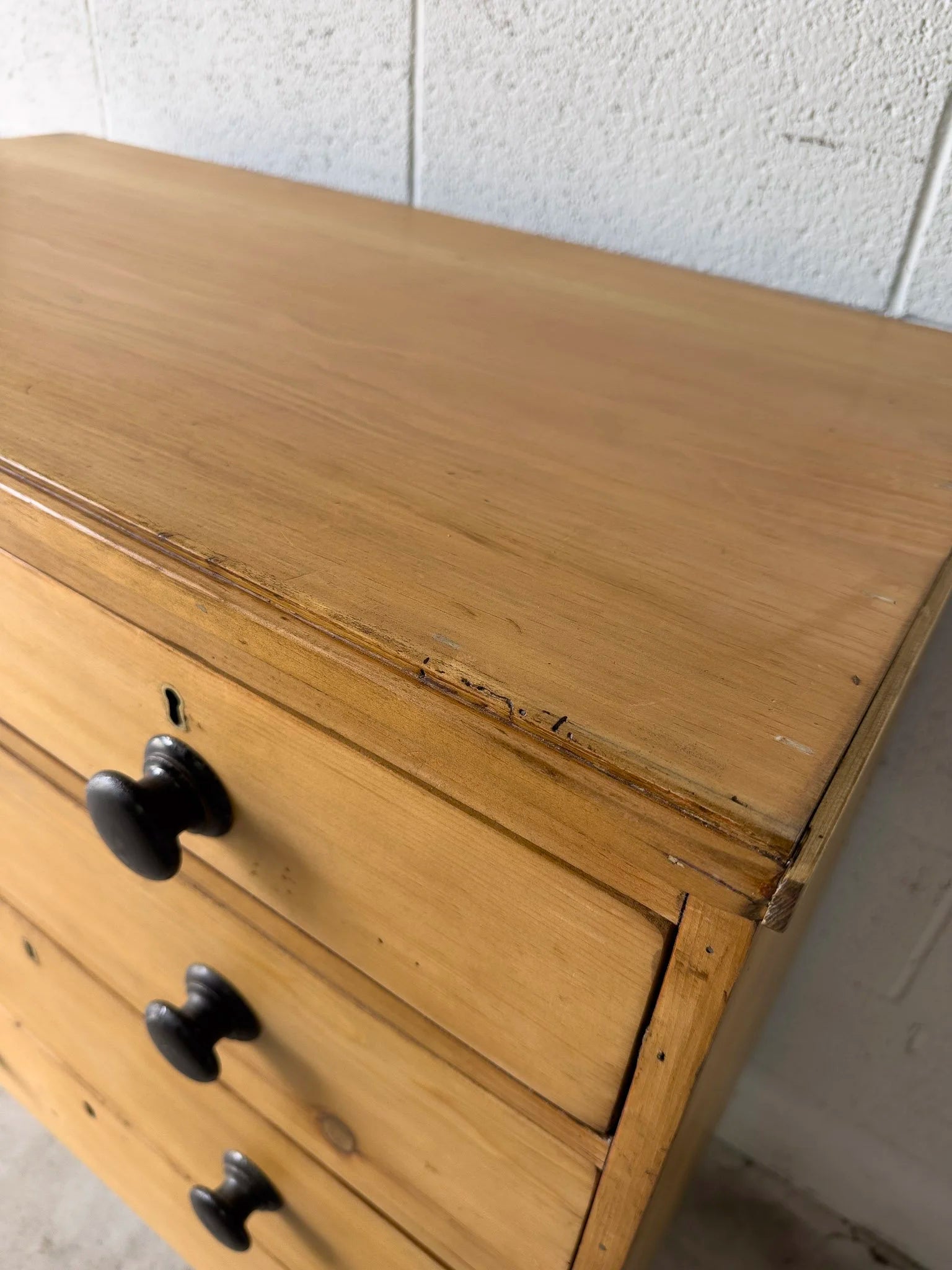 Victorian pine set of drawers