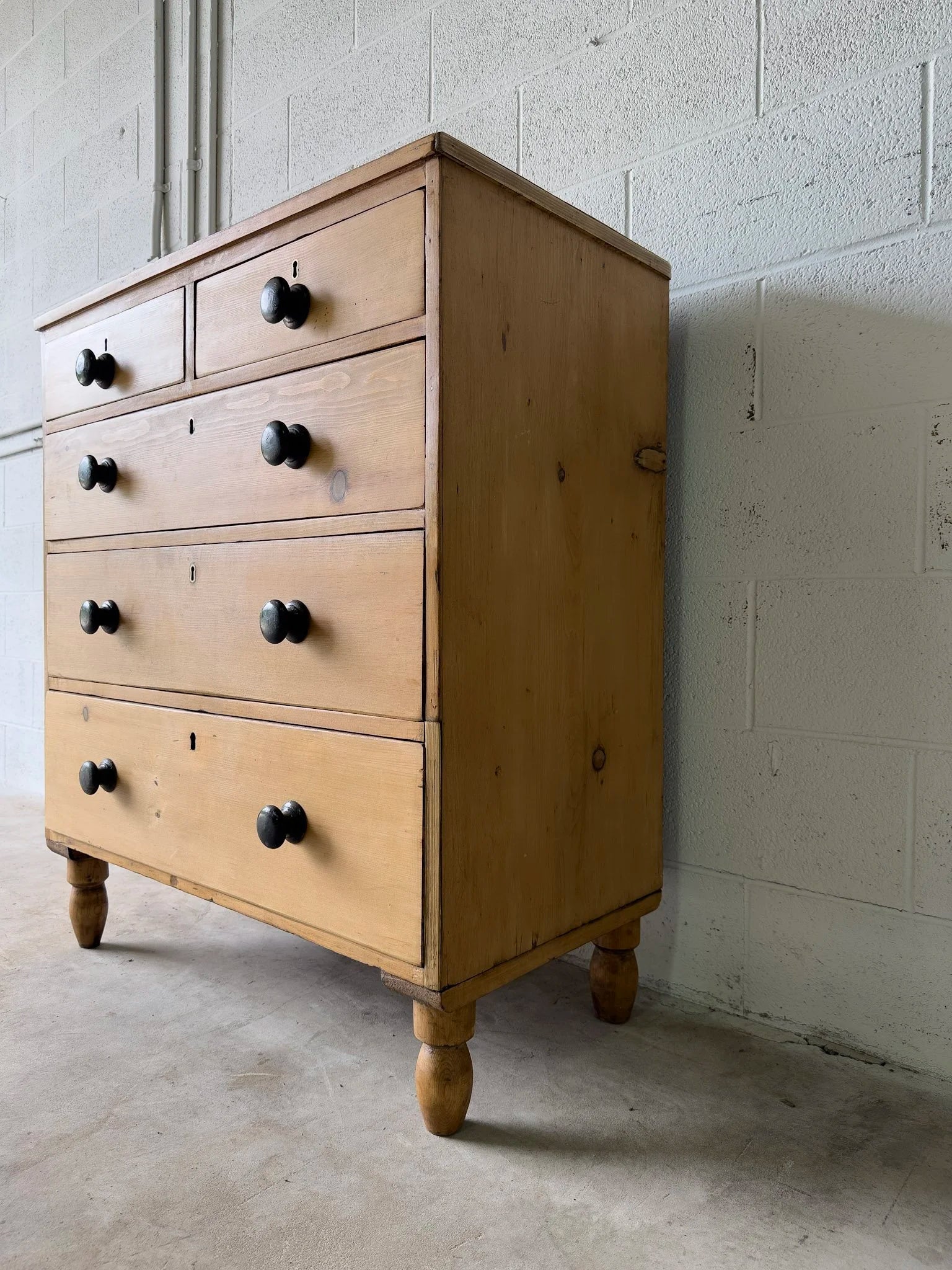 Victorian pine set of drawers