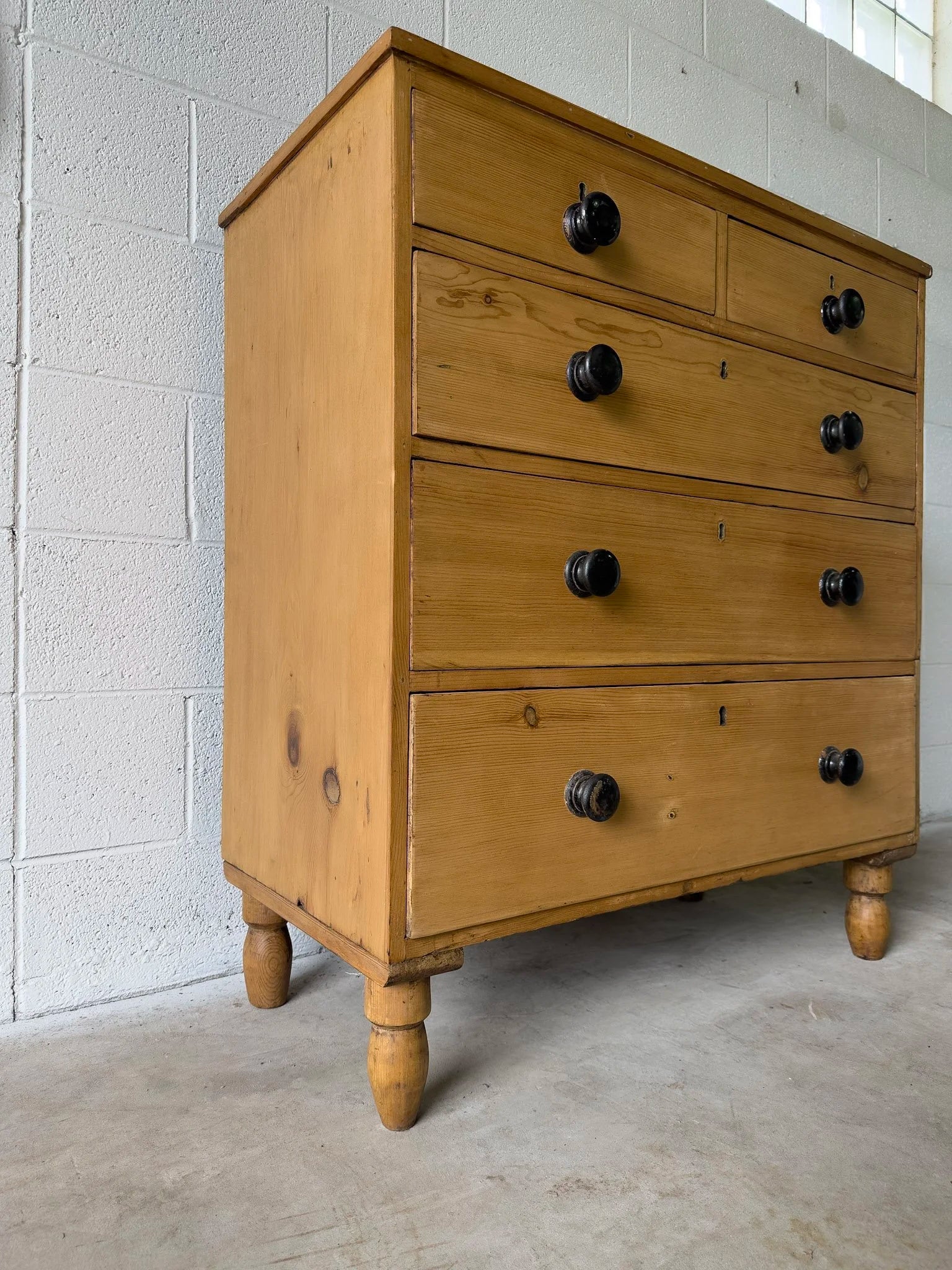 Victorian pine set of drawers