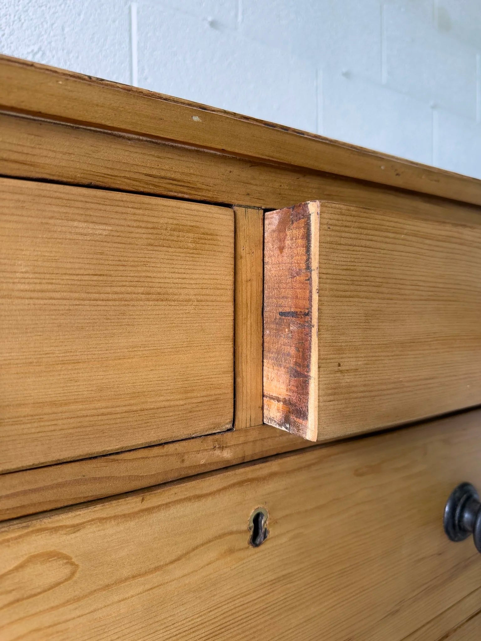Victorian pine set of drawers