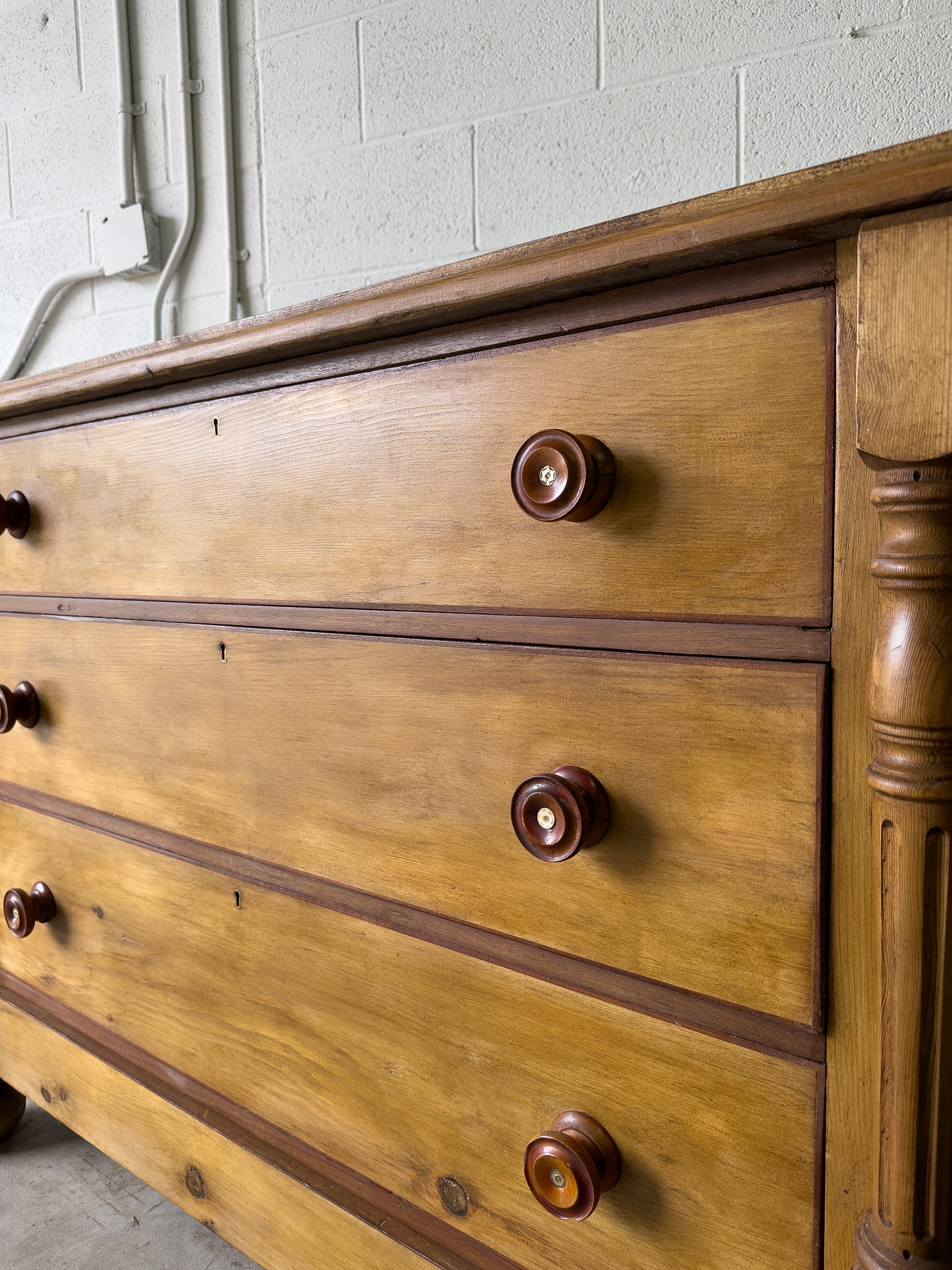 Antique pine chest of drawers with hidden compartment - House on