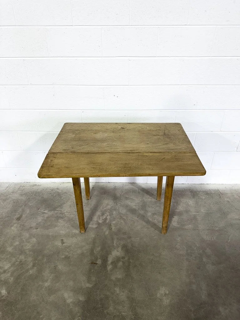Small Victorian pine side table with a drop leaf