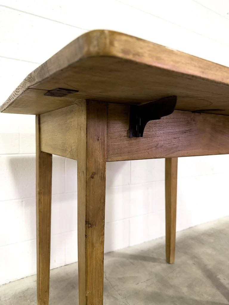 Small Victorian pine side table with a drop leaf