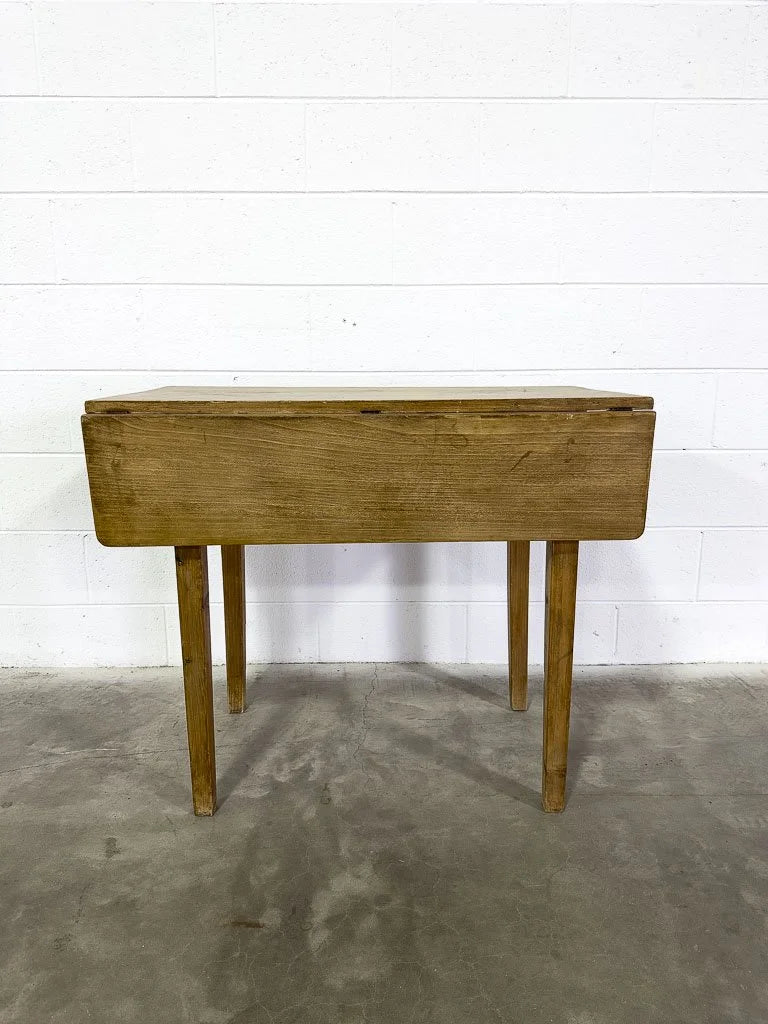 Small Victorian pine side table with a drop leaf