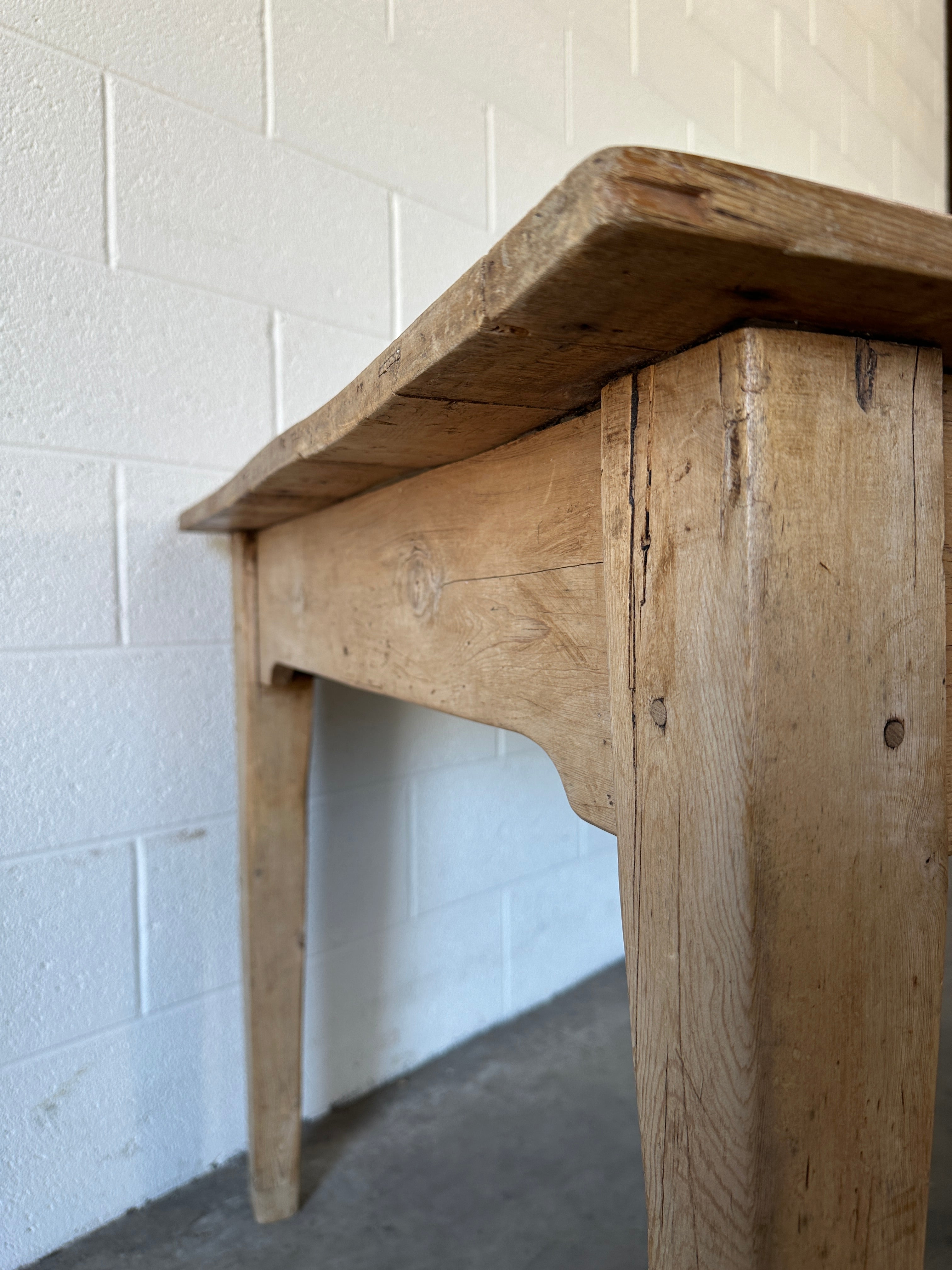 Gorgeous Victorian pine dining table, imported from England