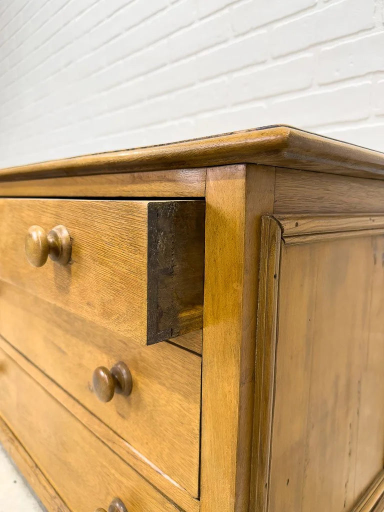 Small English drawers