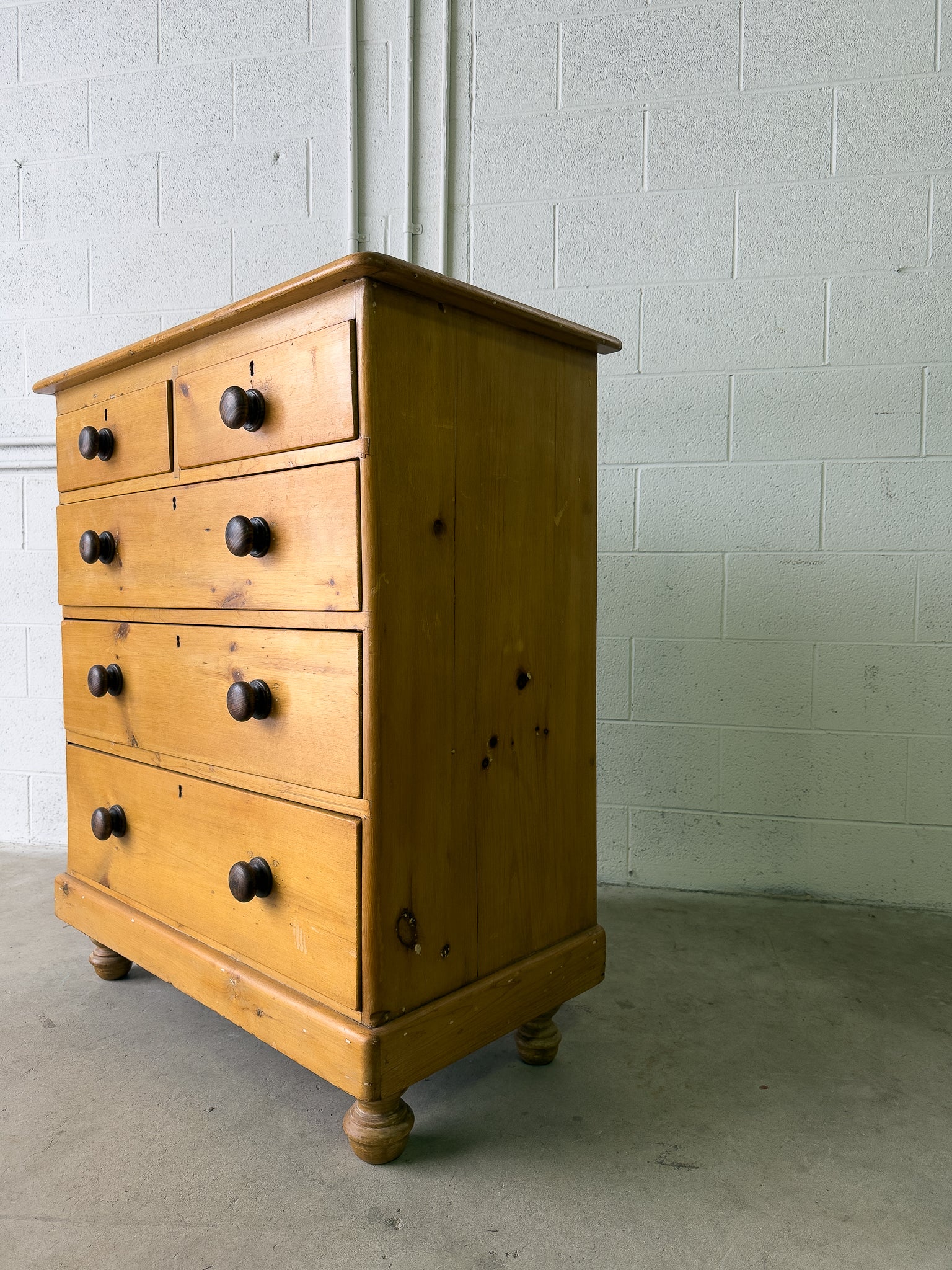Antique Victorian chest of drawers