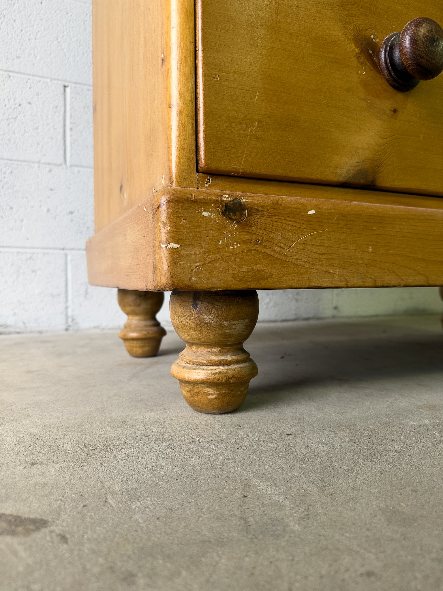 Antique Victorian chest of drawers