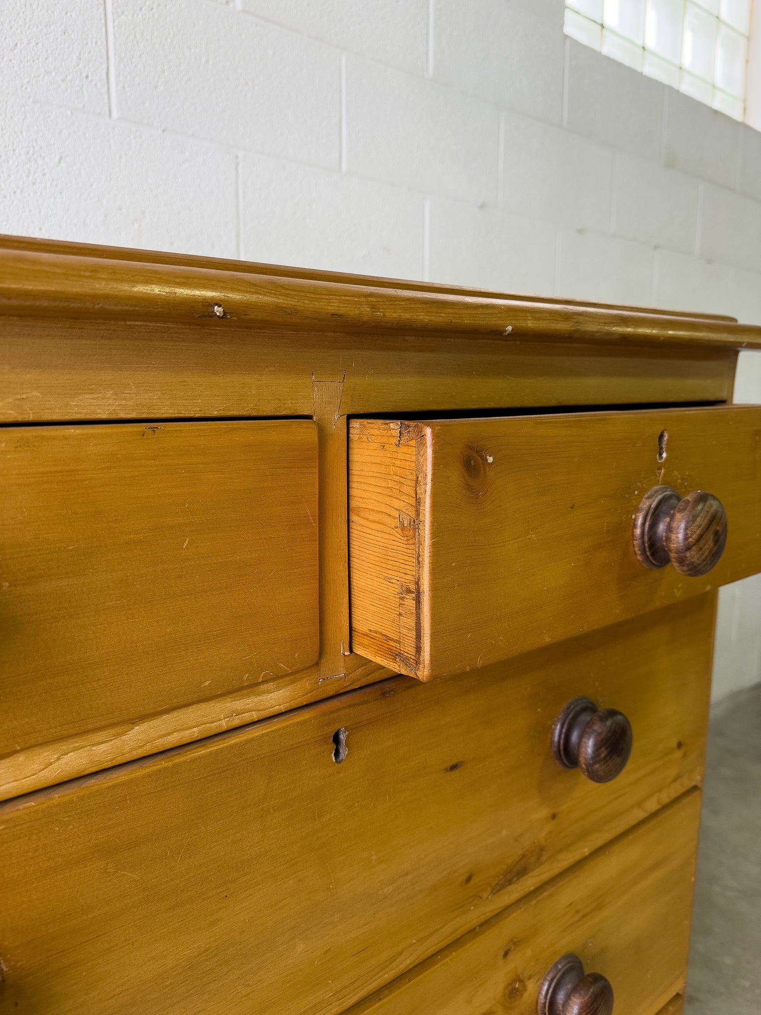 Antique Victorian chest of drawers