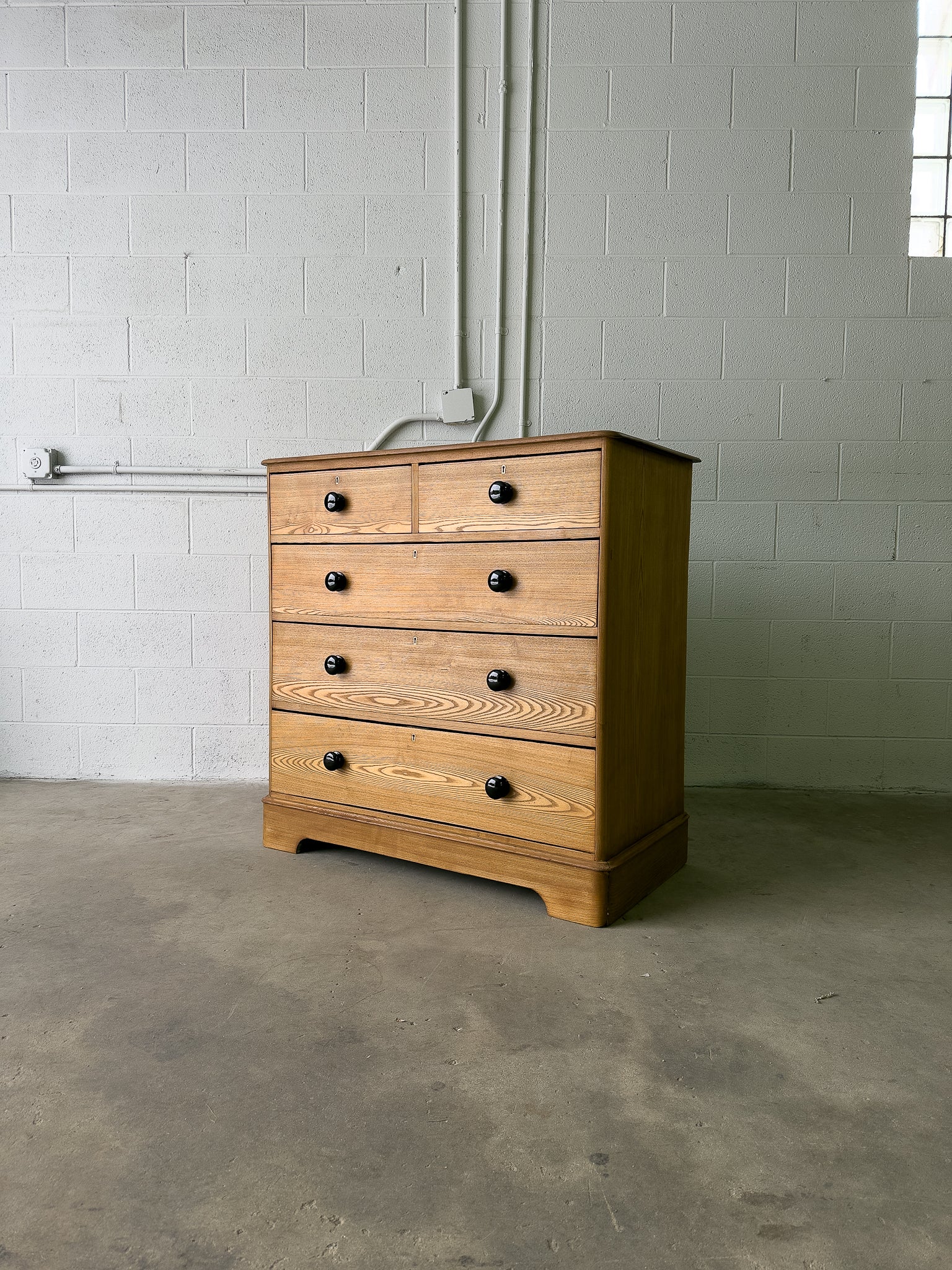 Antique oak chest of drawers