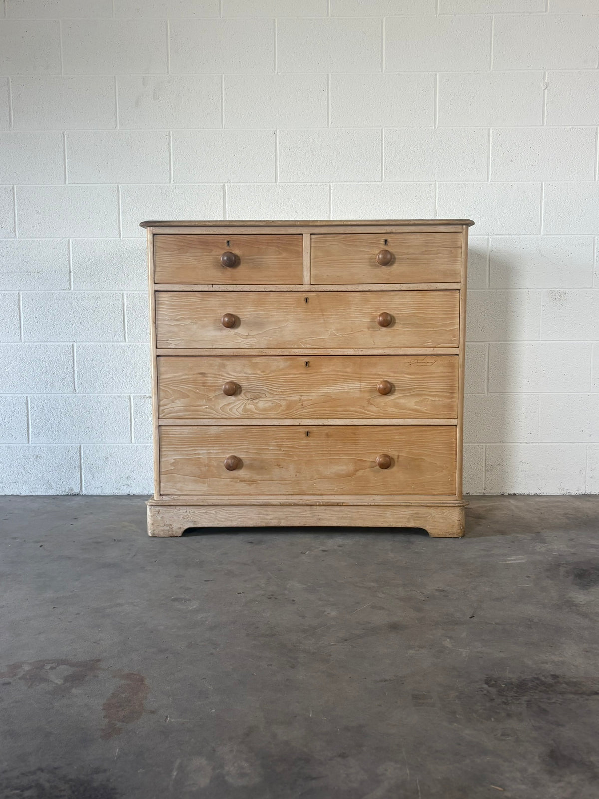 Victorian English pine chest of drawers