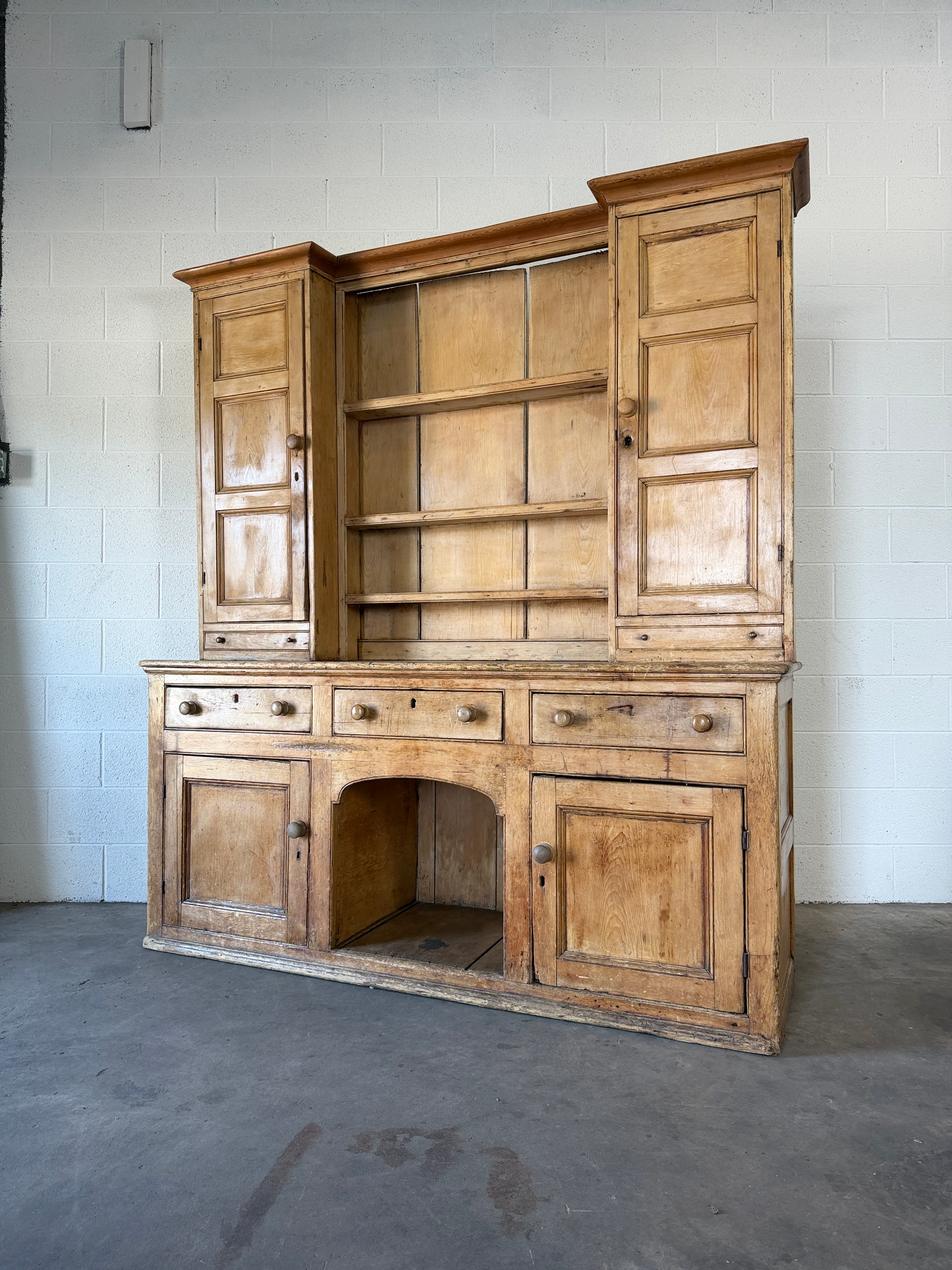 Georgian pine kitchen dresser