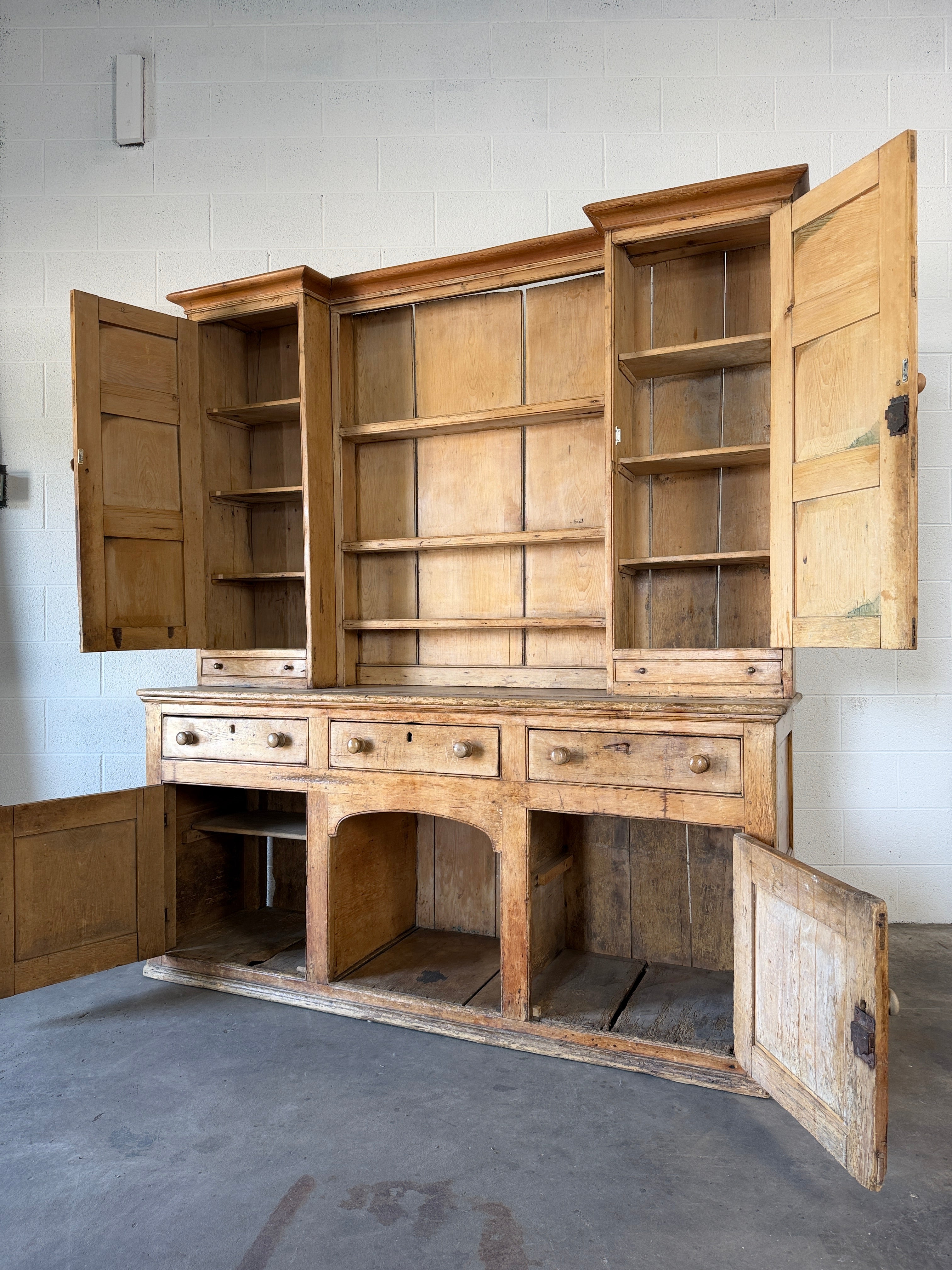 Georgian pine kitchen dresser
