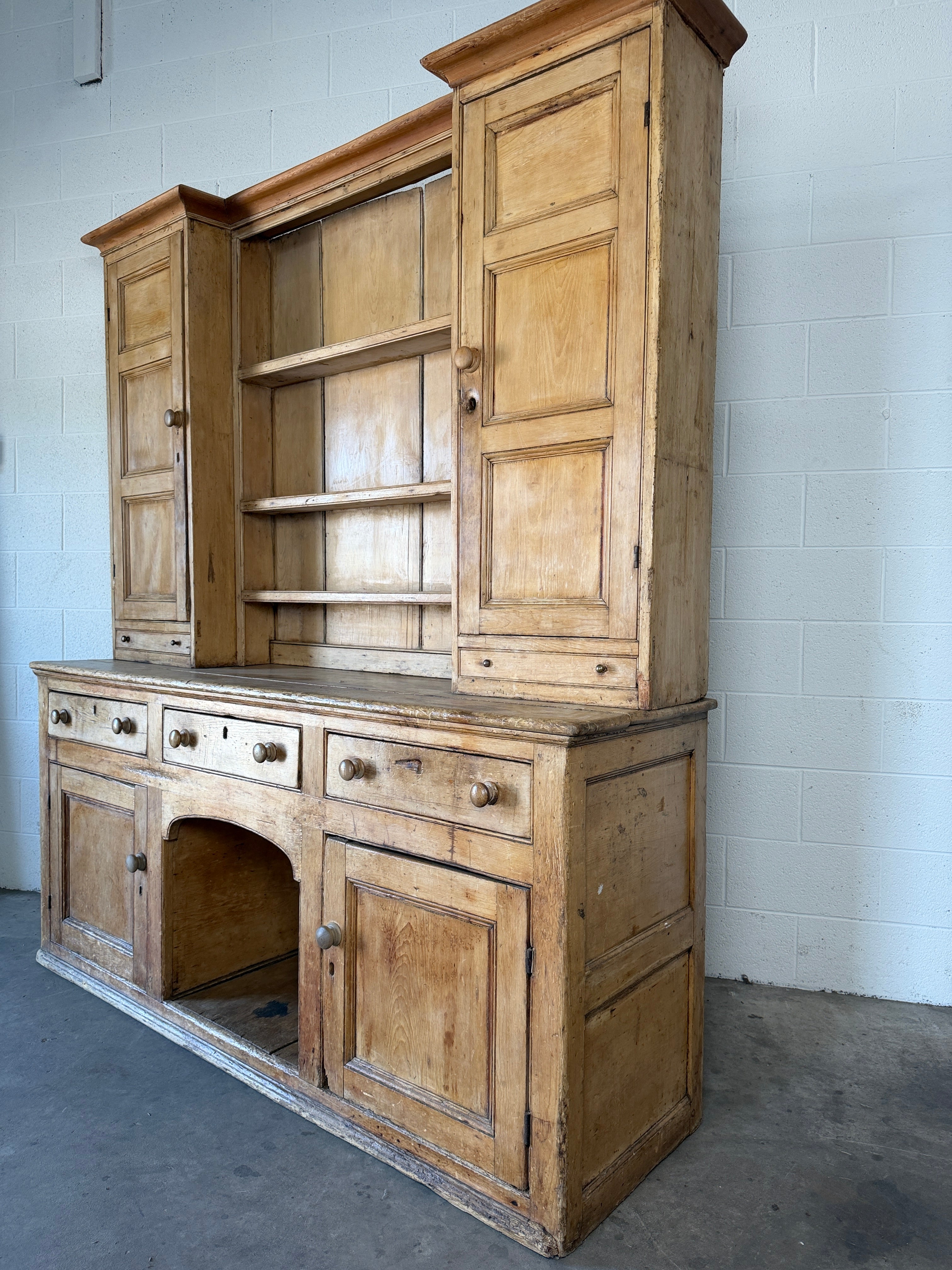 Georgian pine kitchen dresser