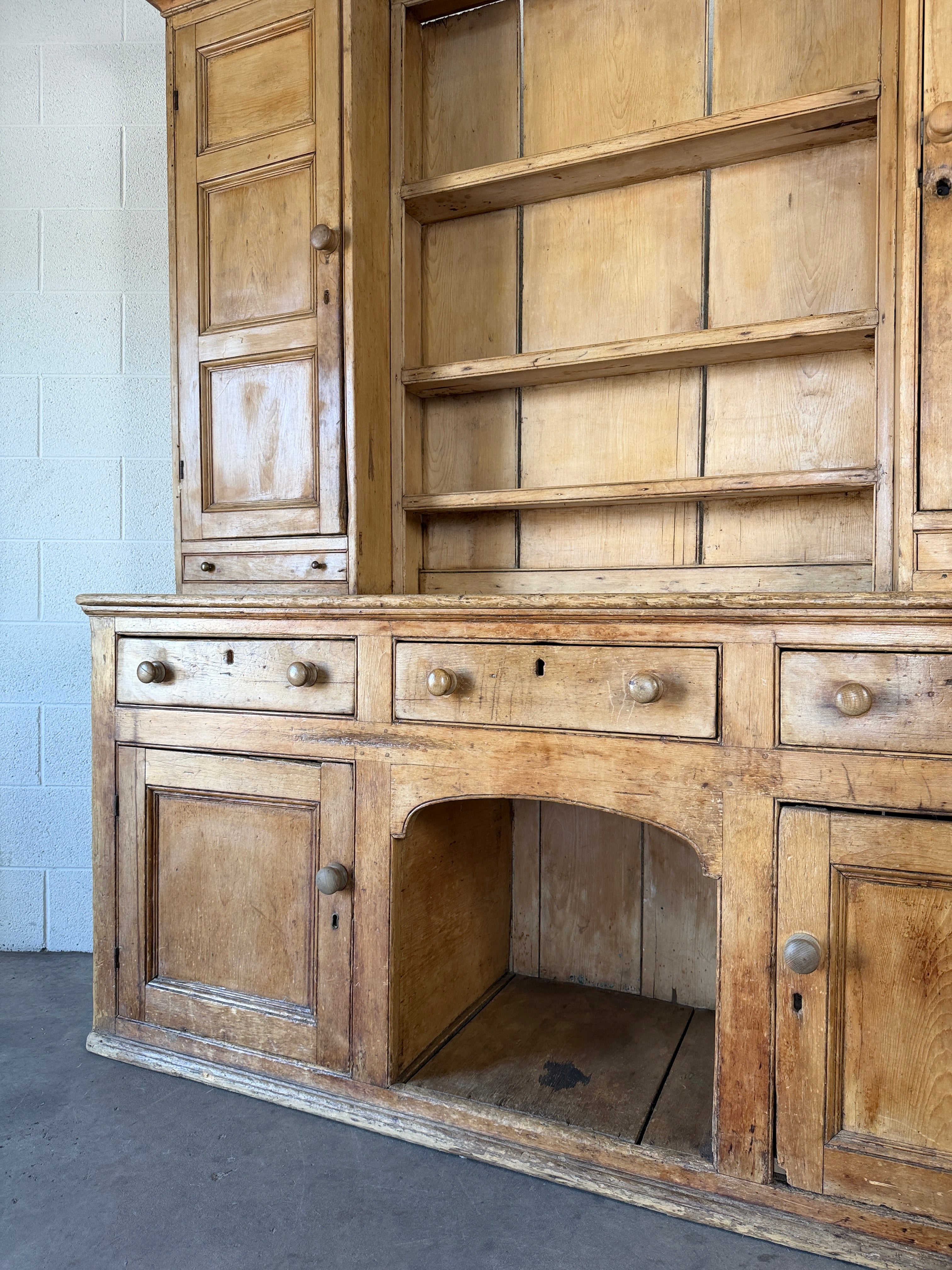 Georgian pine kitchen dresser