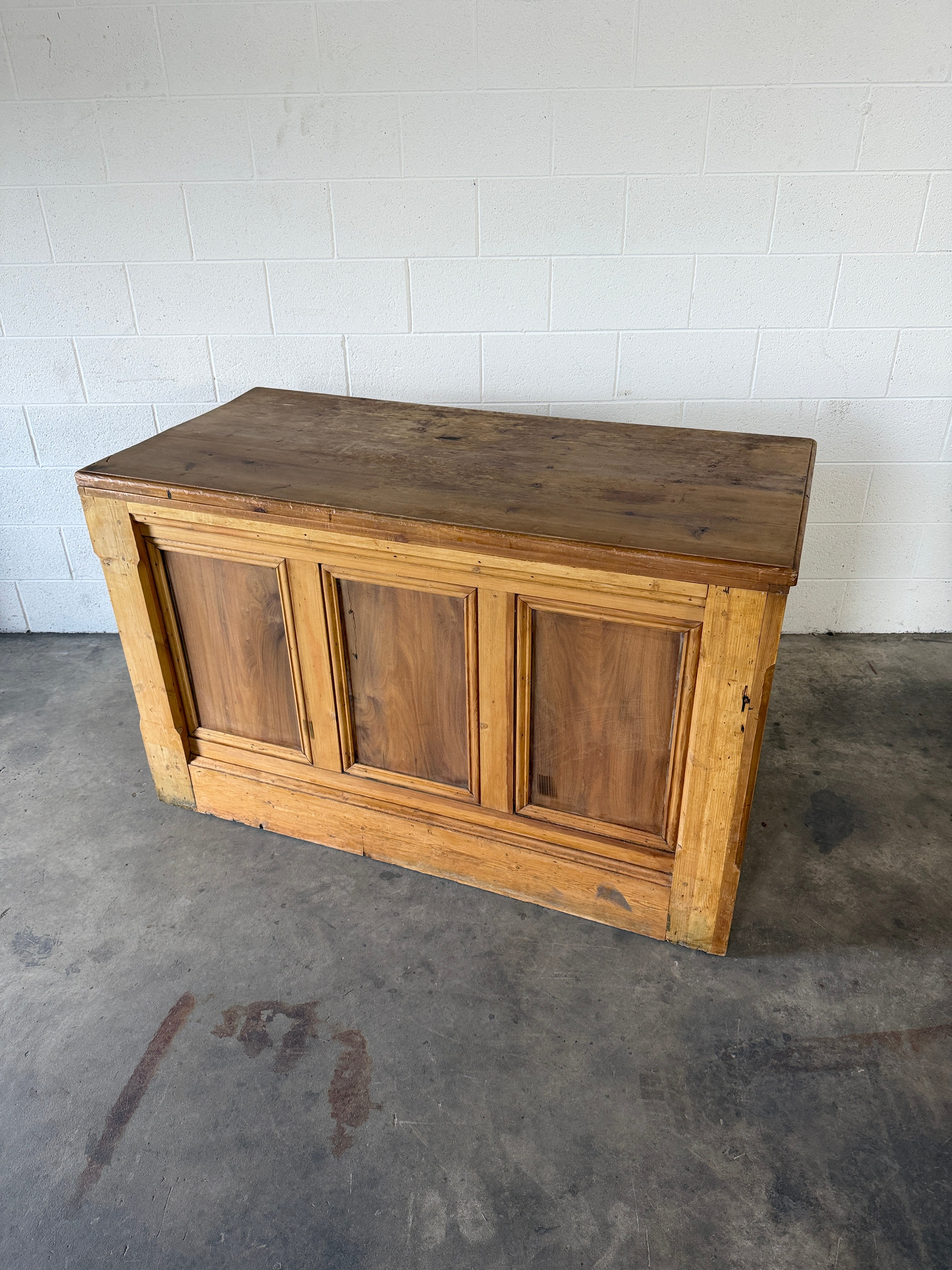 Victorian Pine Island/Bank of Drawers