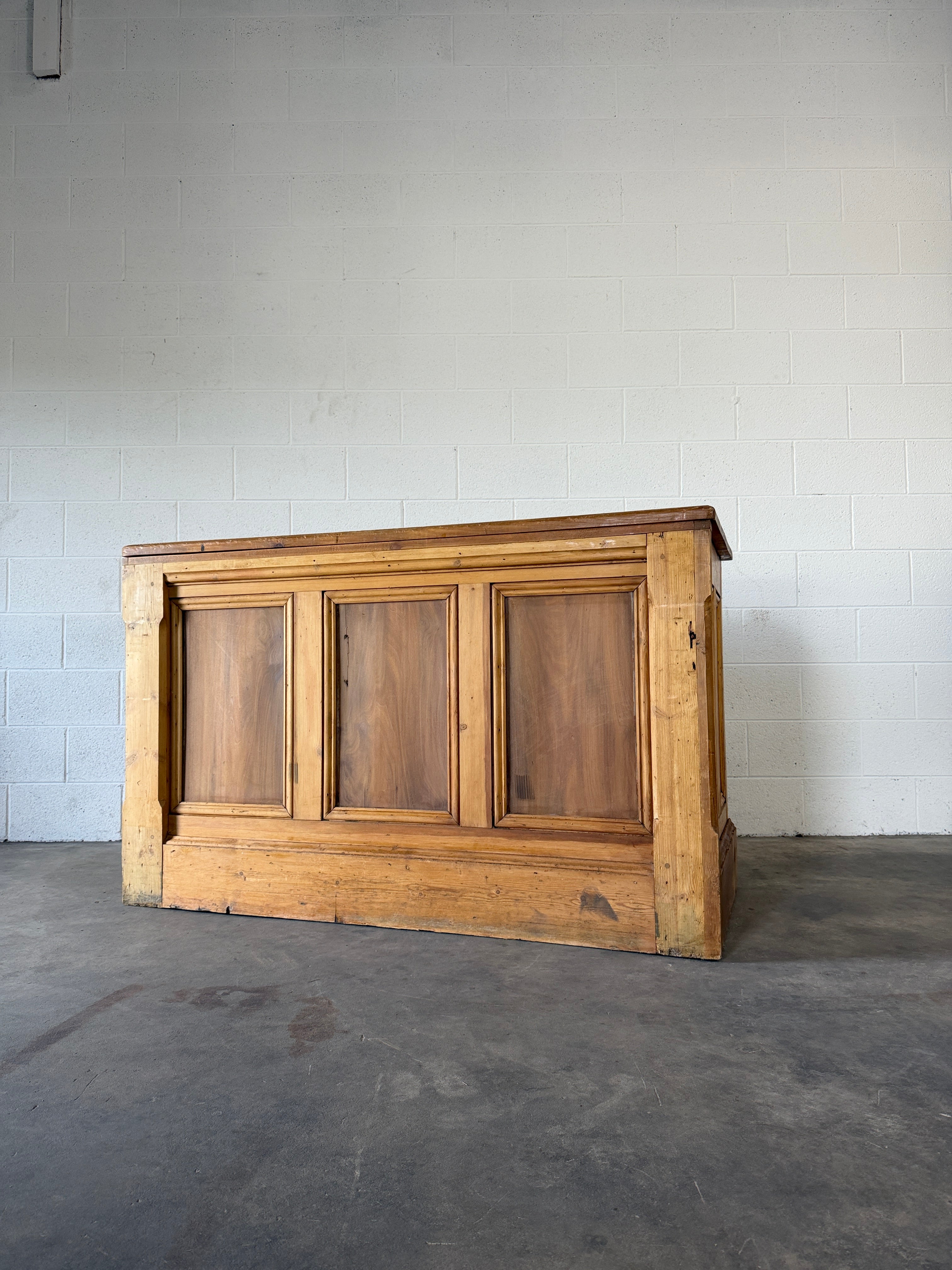 Victorian Pine Island/Bank of Drawers