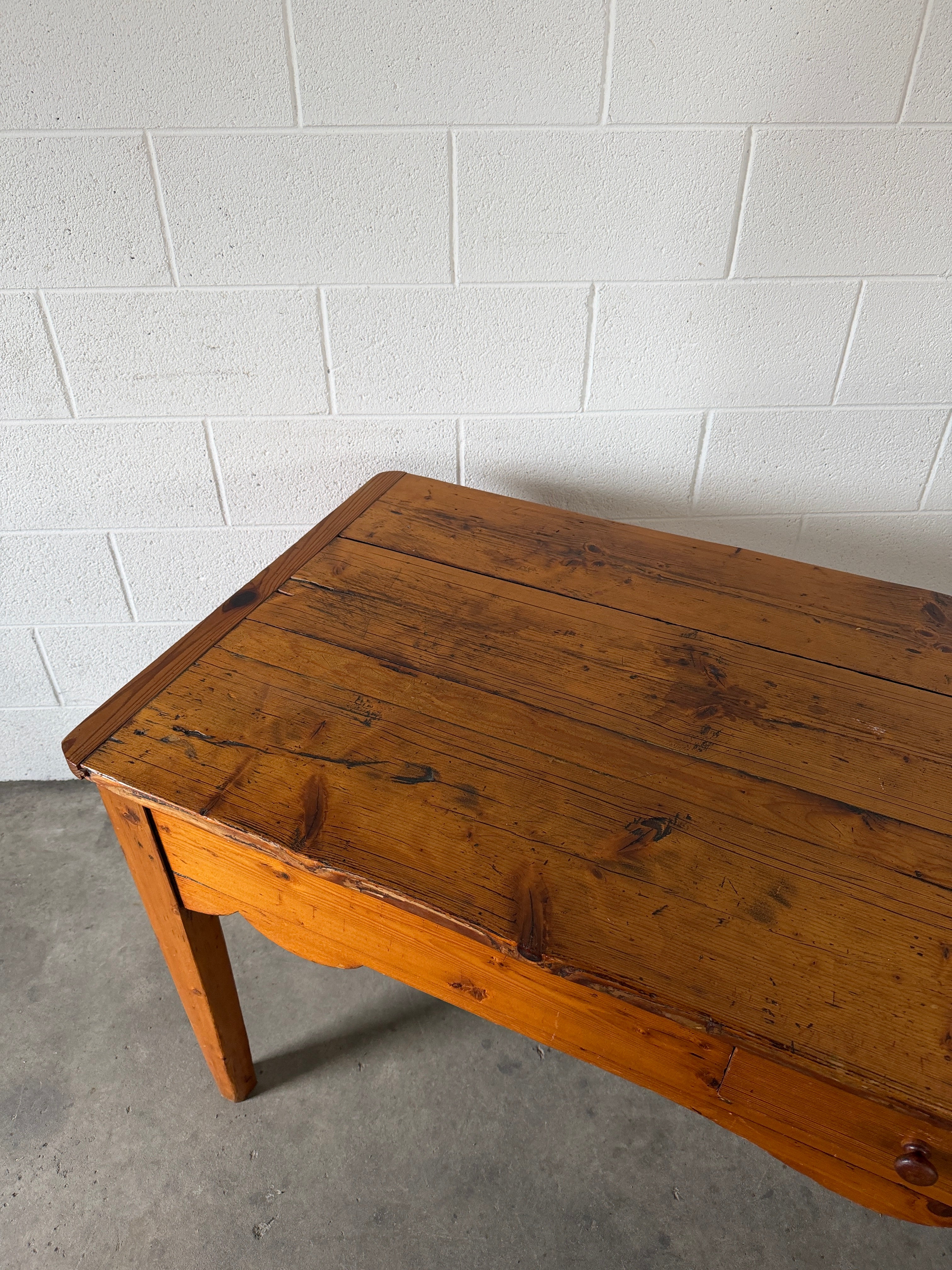 Vintage Pine Dining Table with Scallop