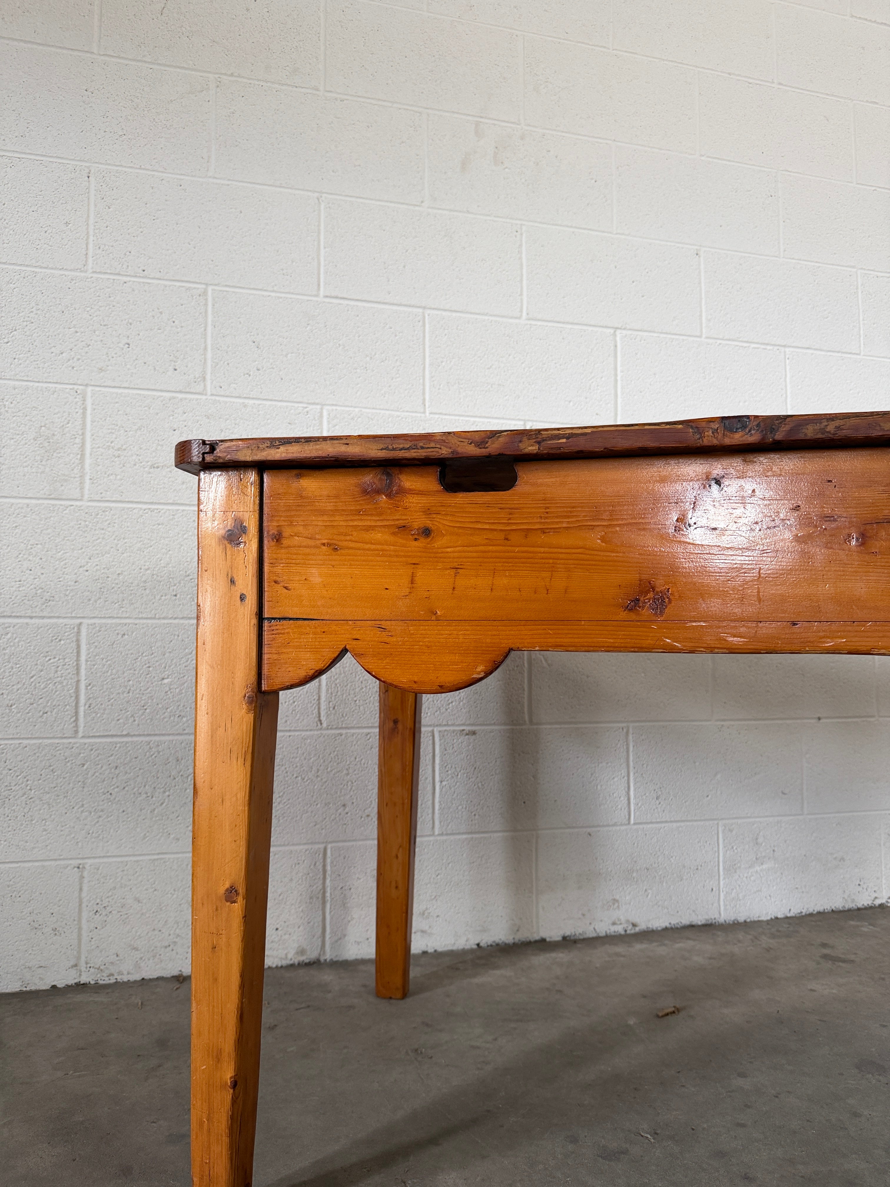 Vintage Pine Dining Table with Scallop