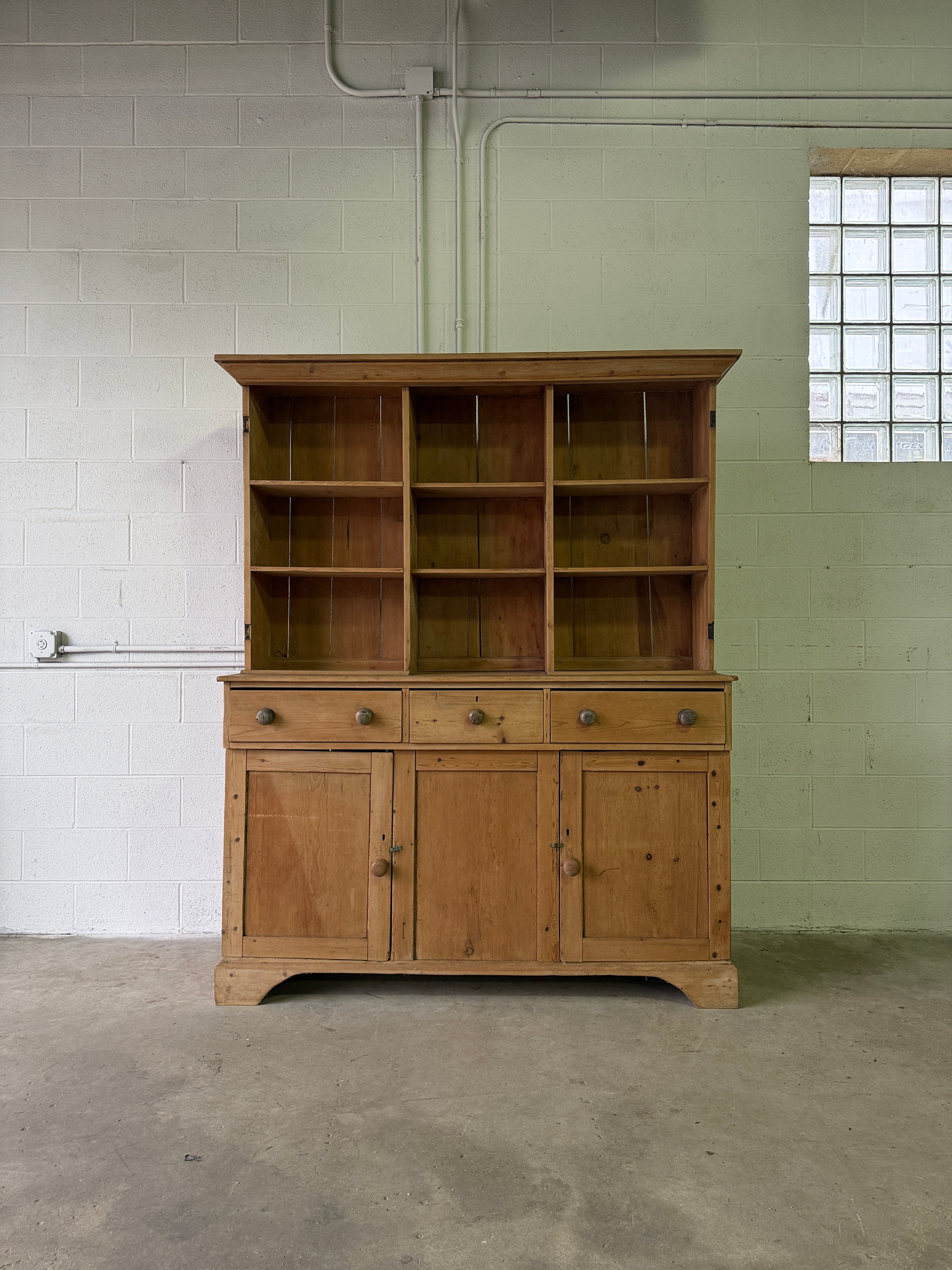 Victorian pine English cupboard with open shelving