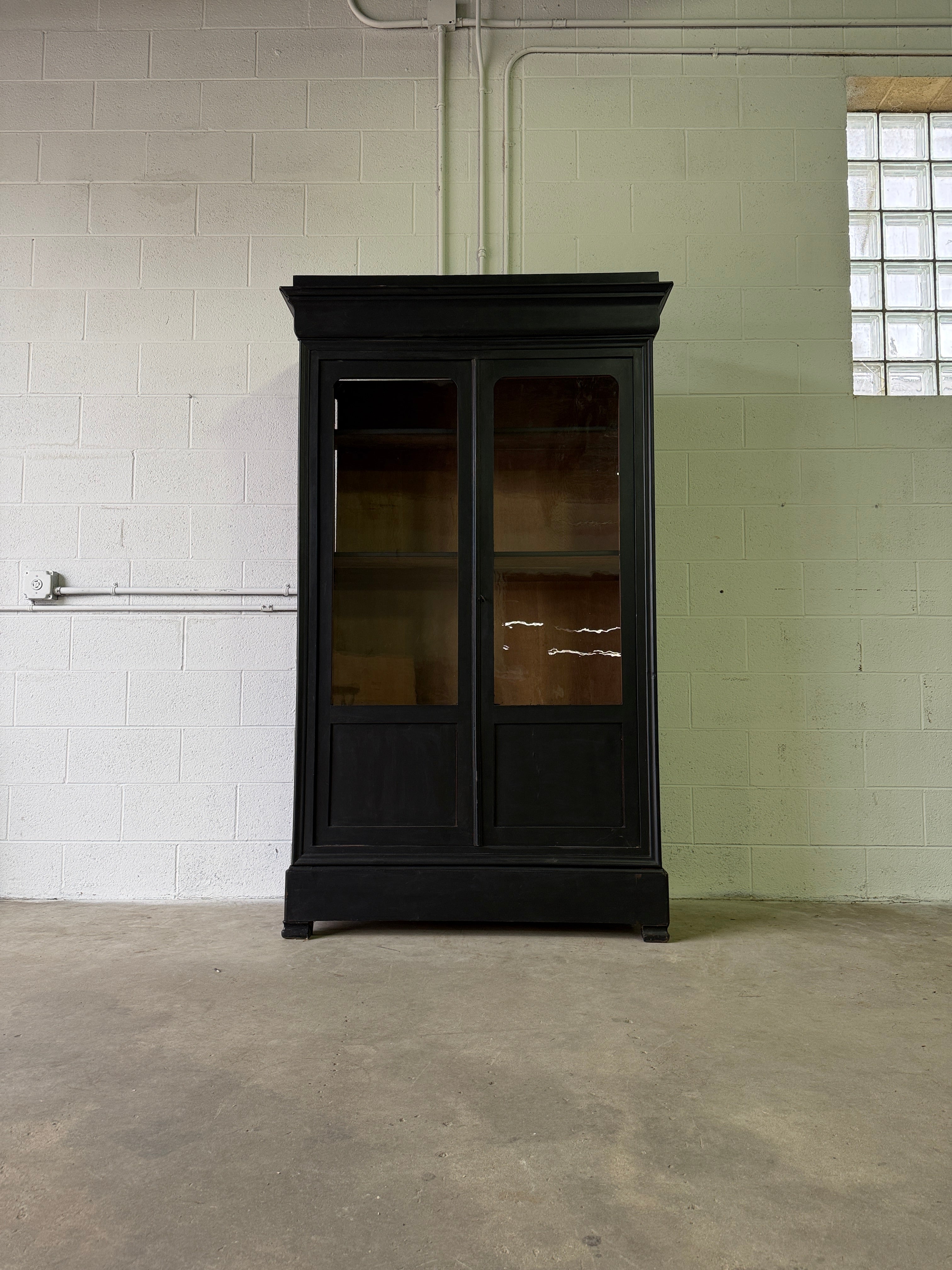 Shelved French bookcase