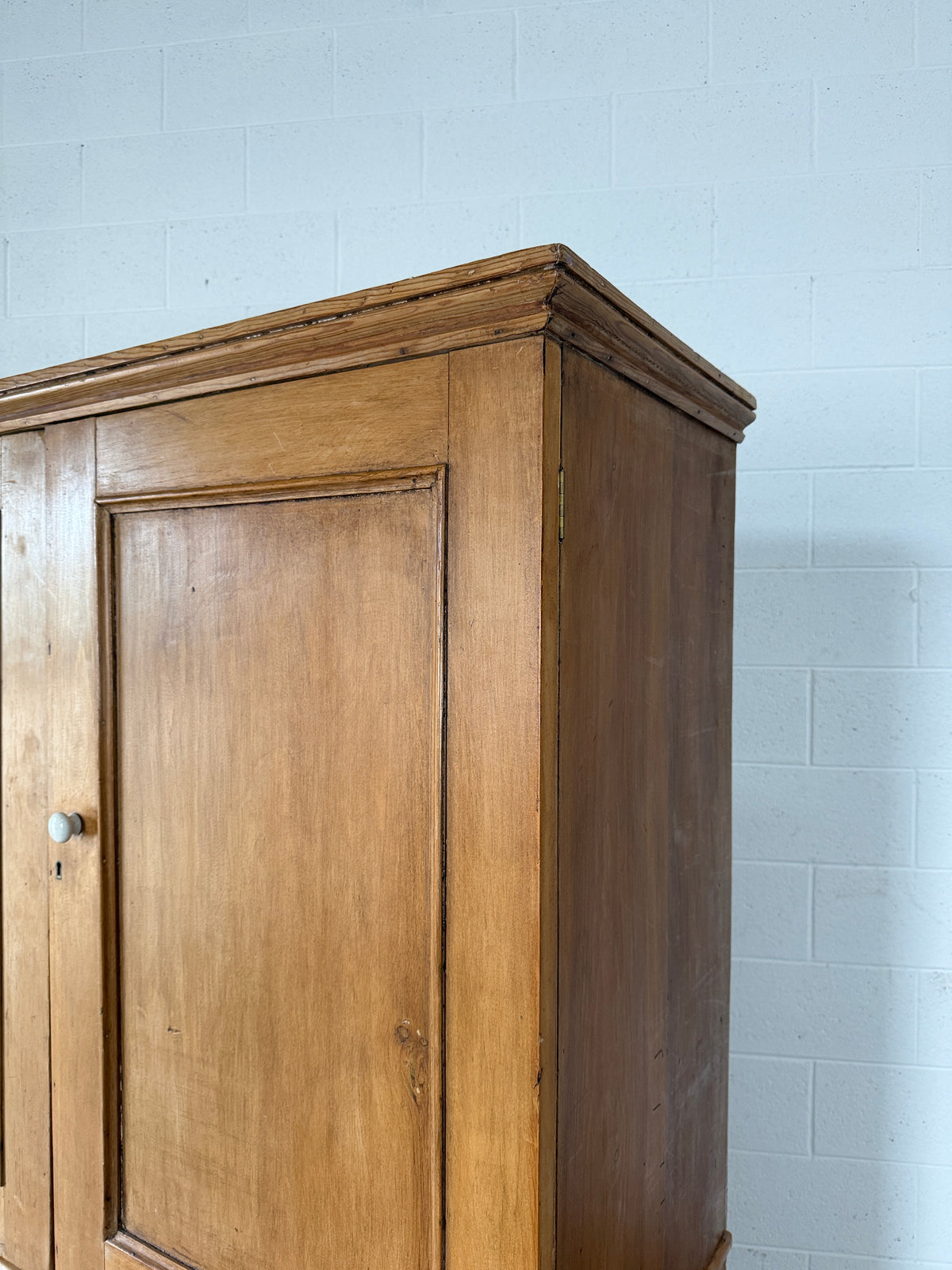 Housekeepers cupboard with six base drawers