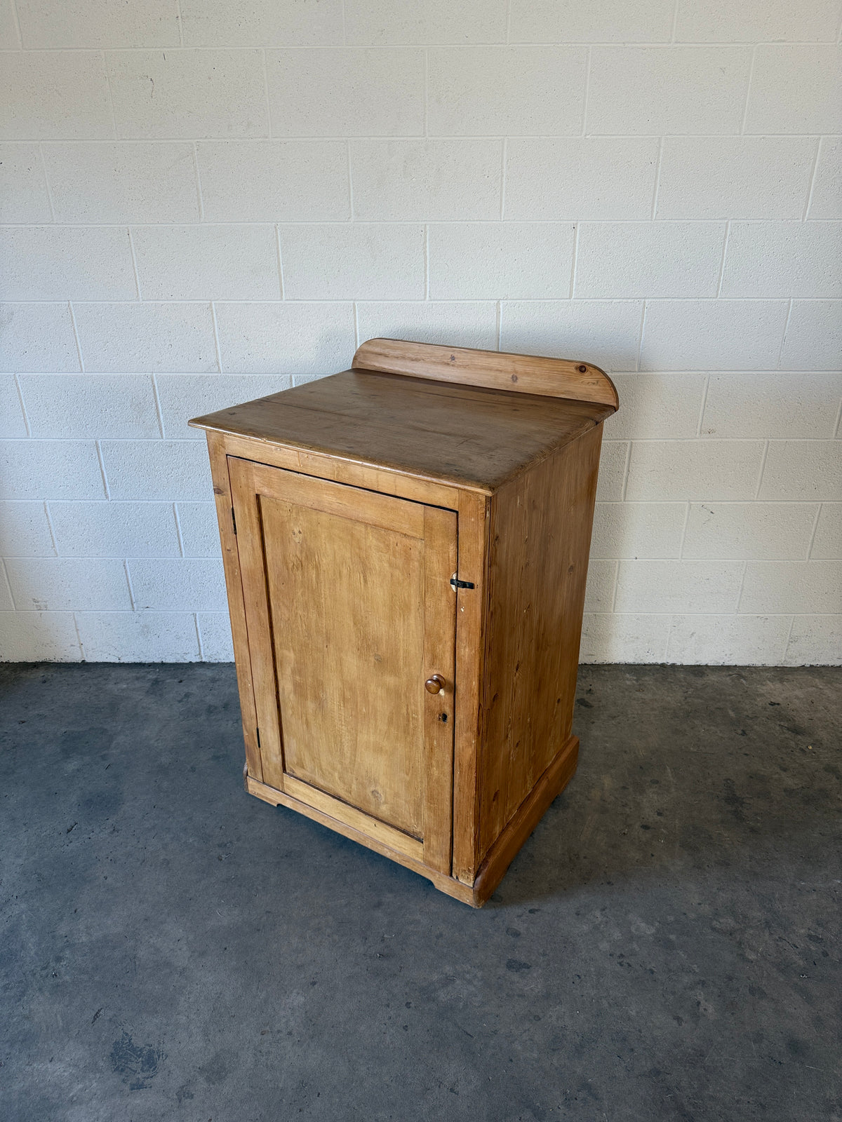 Simple English antique pine cupboard