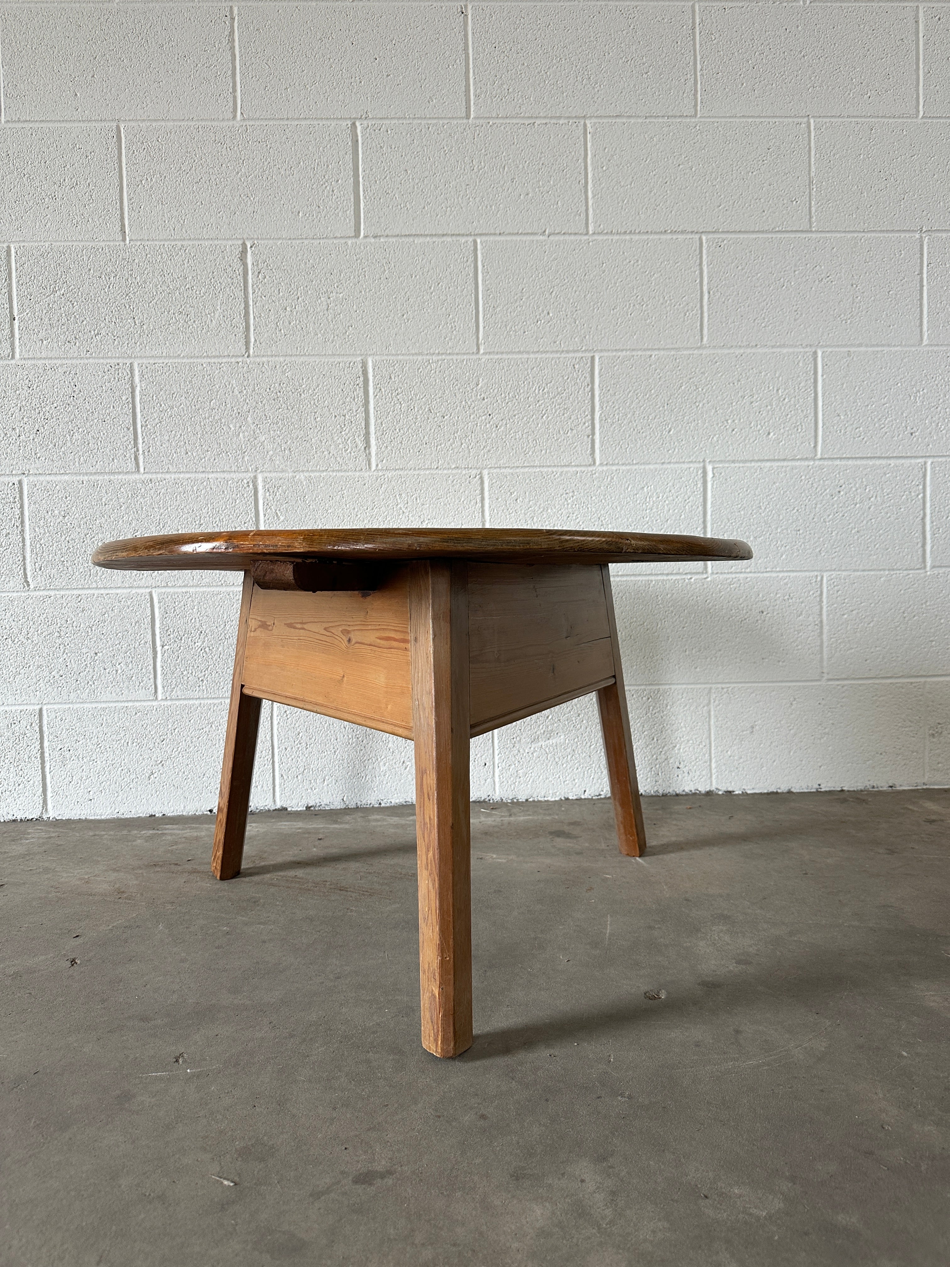 Coffee Cricket Table