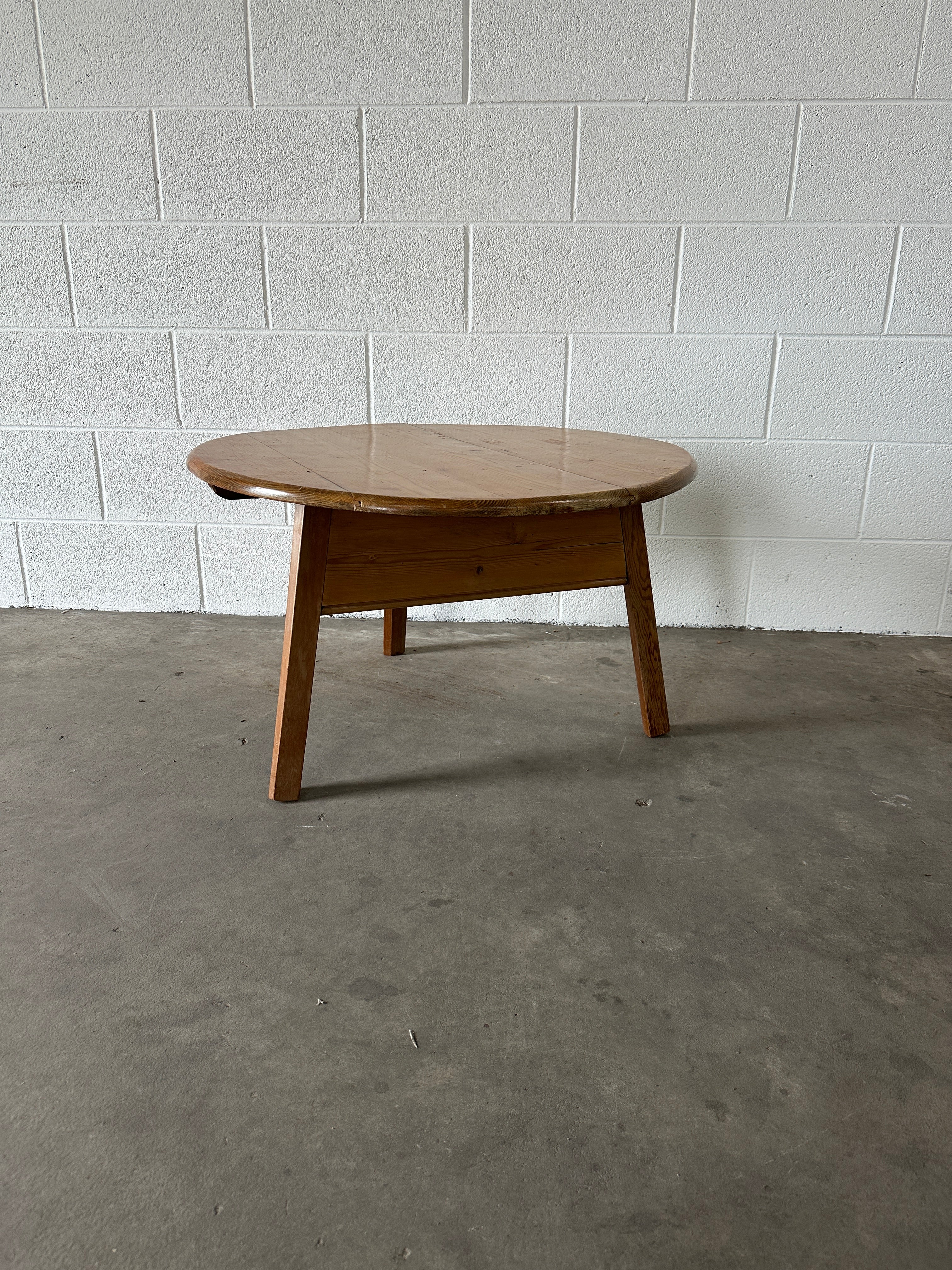 Coffee Cricket Table