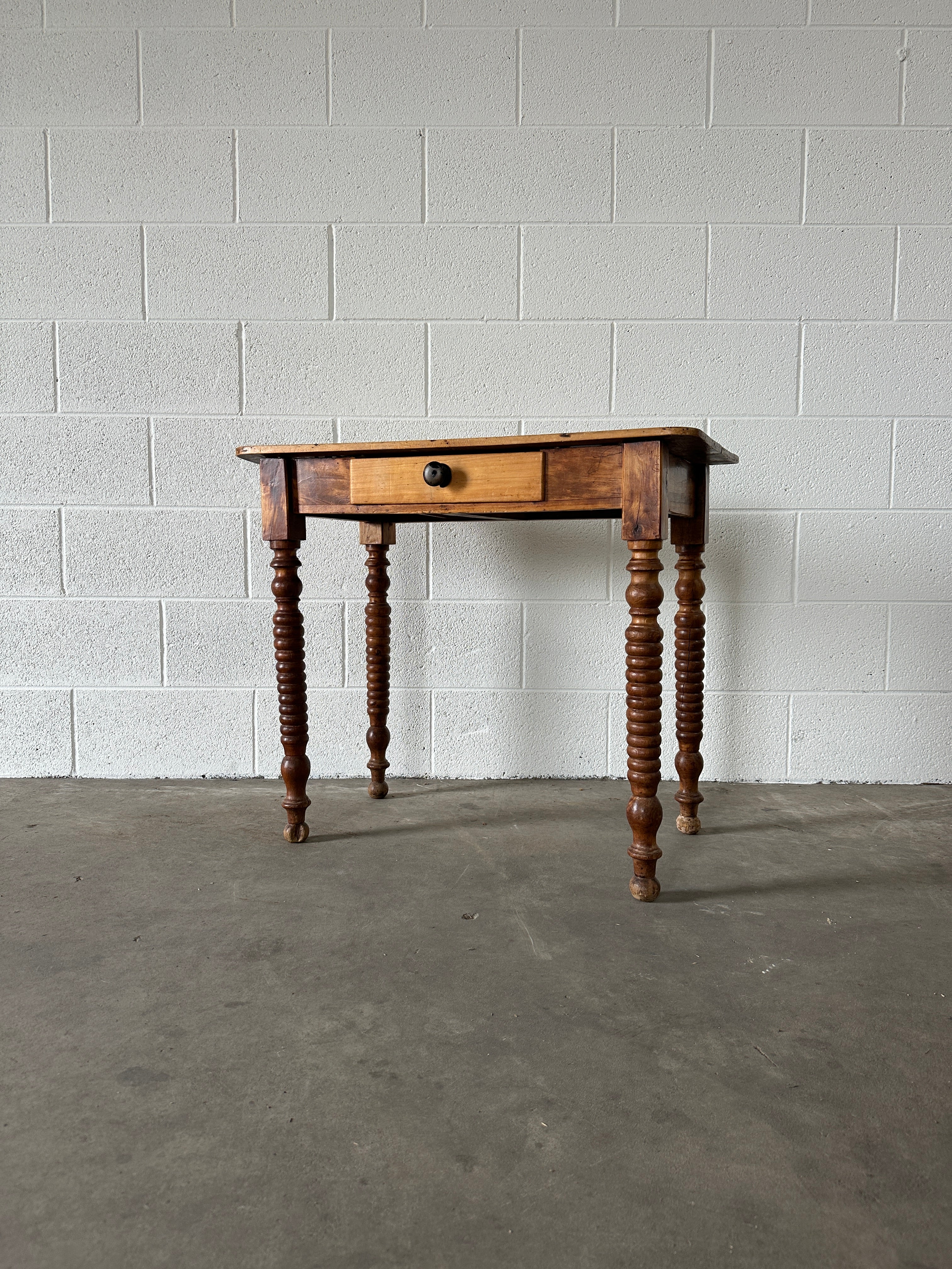 Bobbin Leg Table