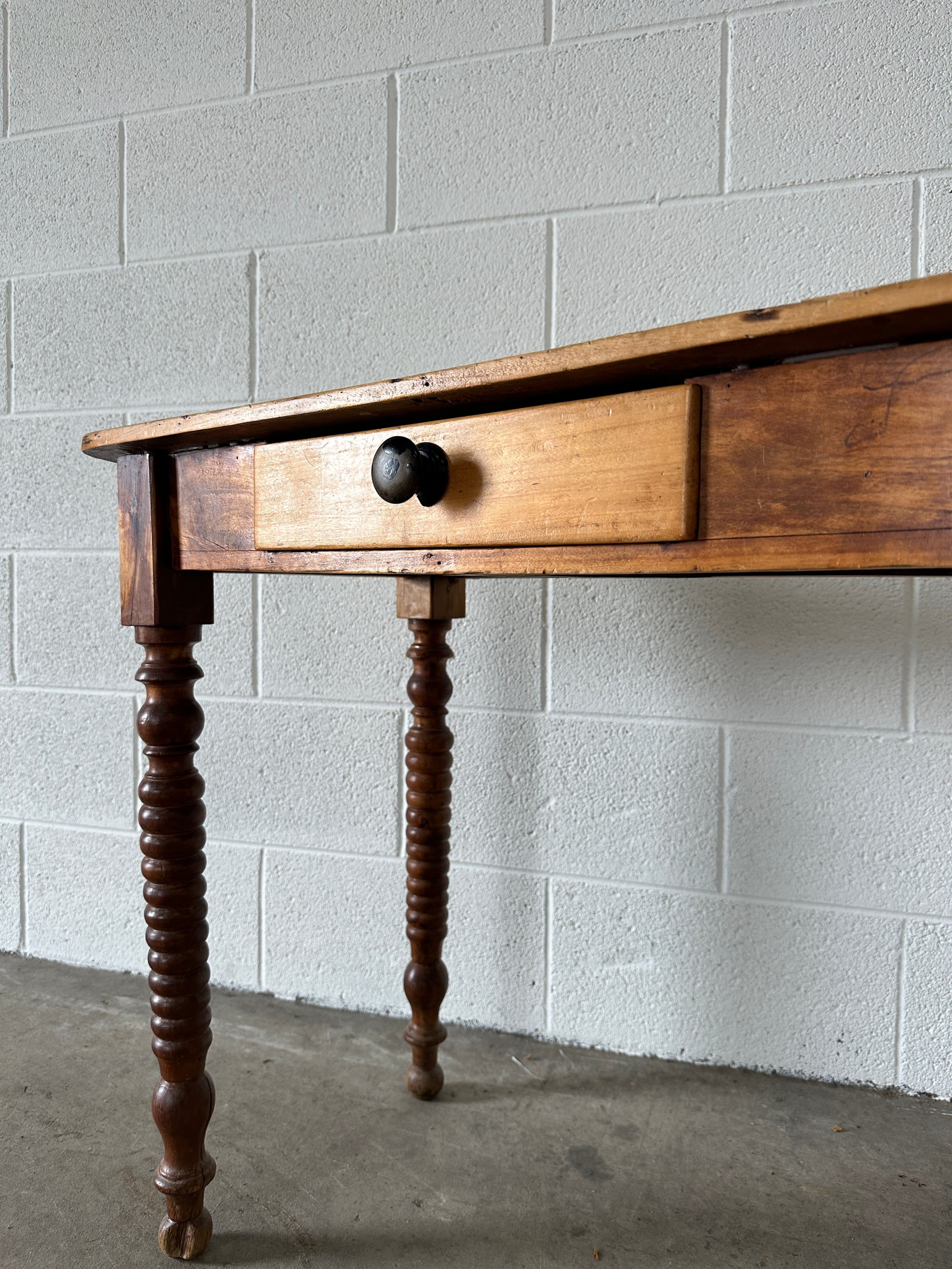 Bobbin Leg Table