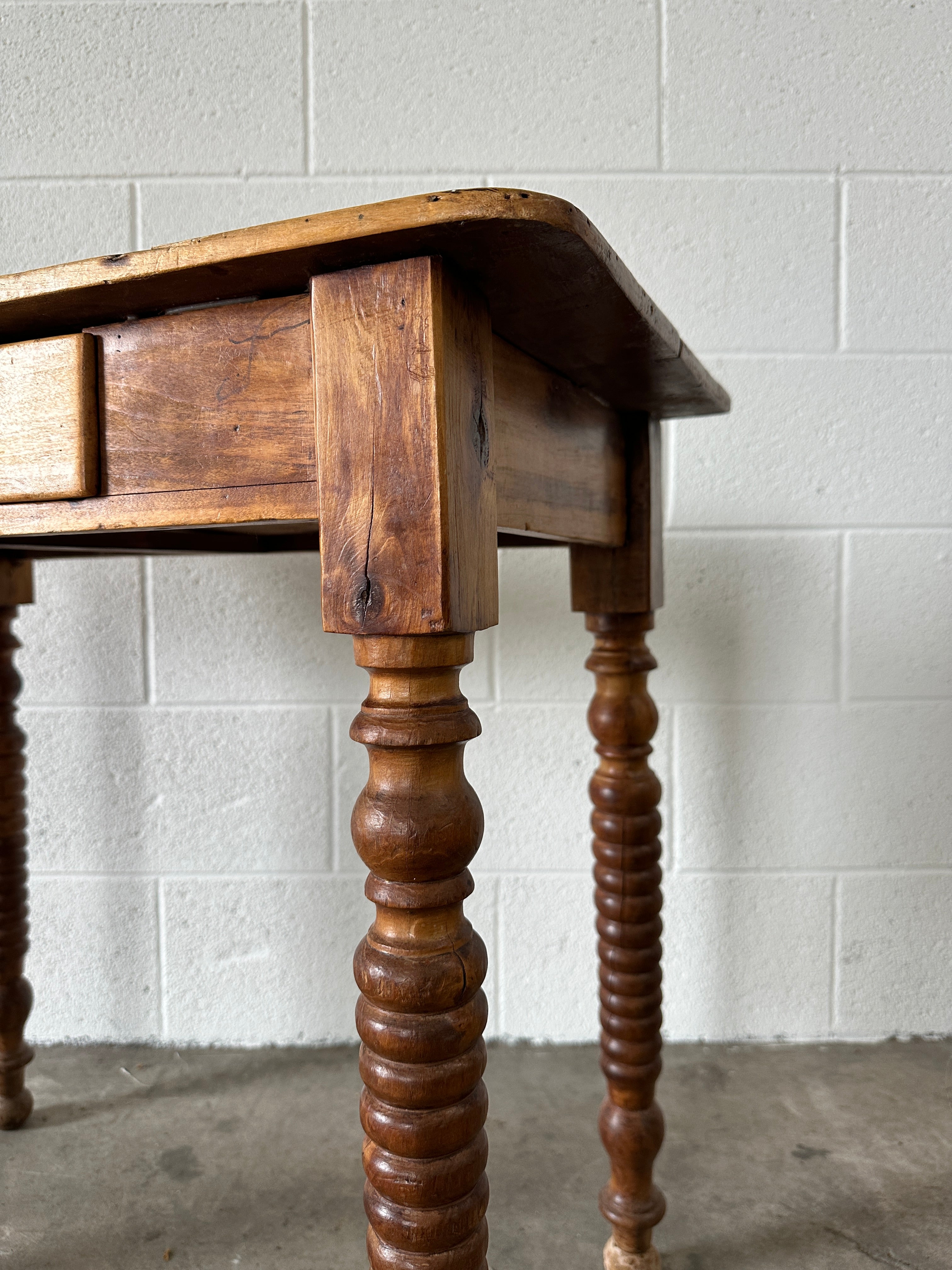 Bobbin Leg Table