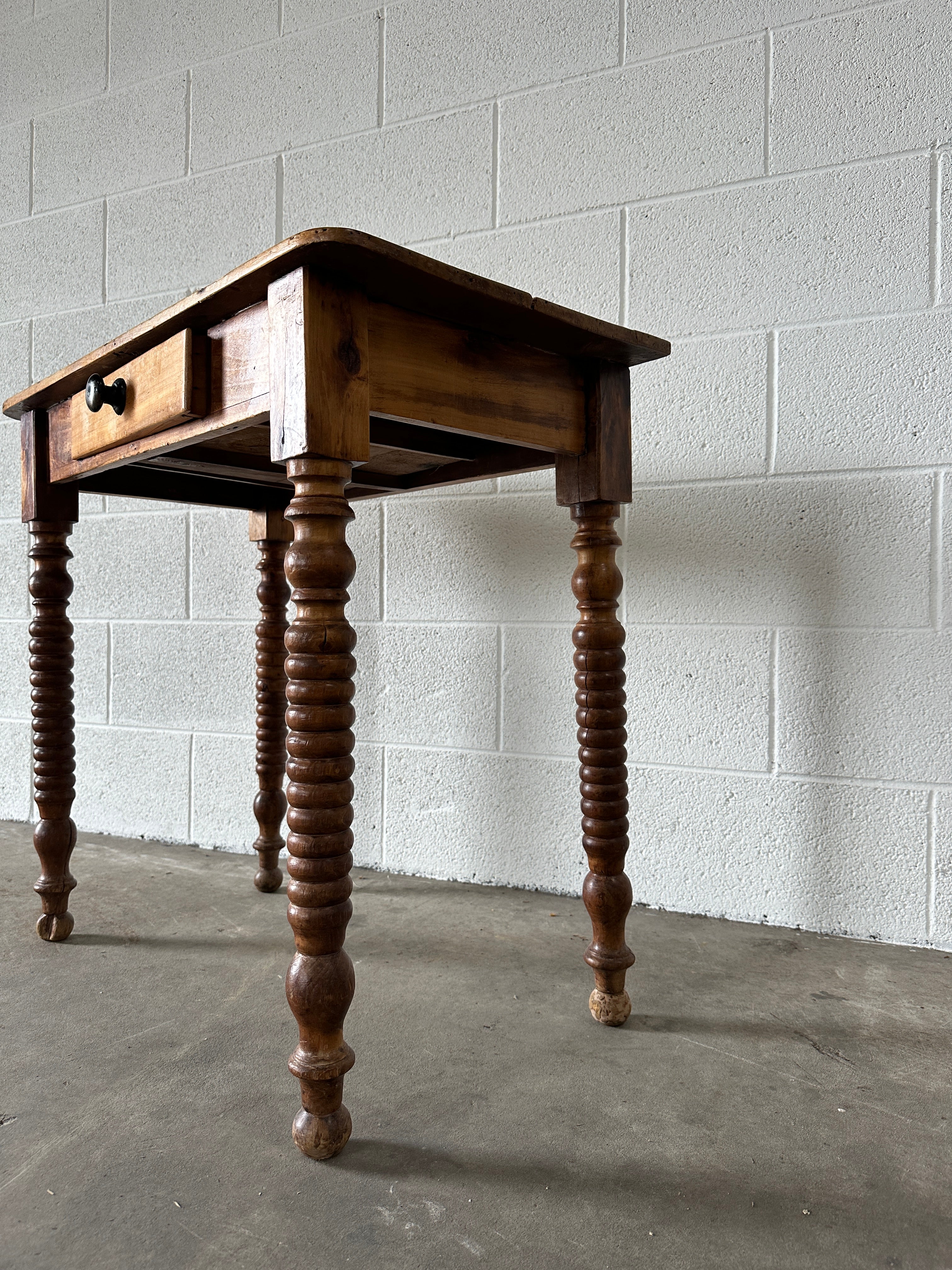 Bobbin Leg Table