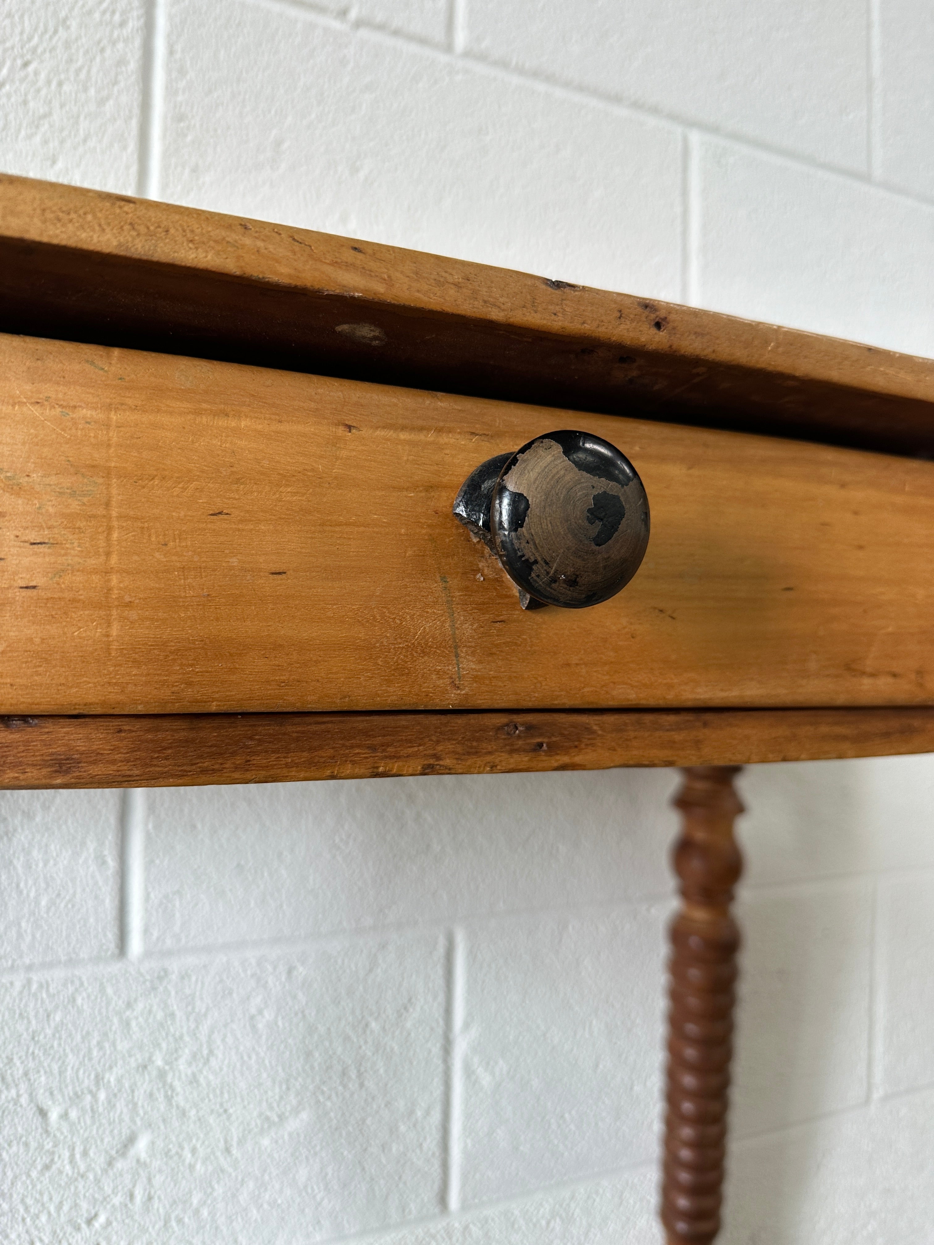 Bobbin Leg Table